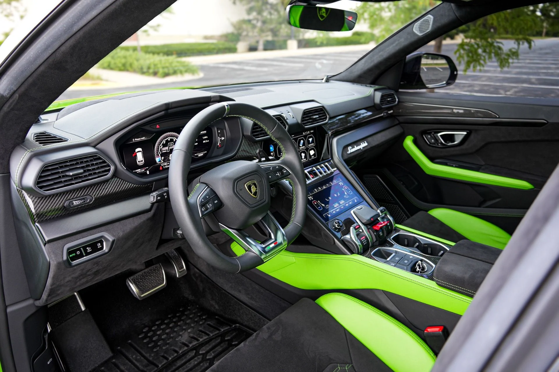 mph016_2888814285_Used_2021_Lamborghini_Urus_1783023406_0a7f17a008