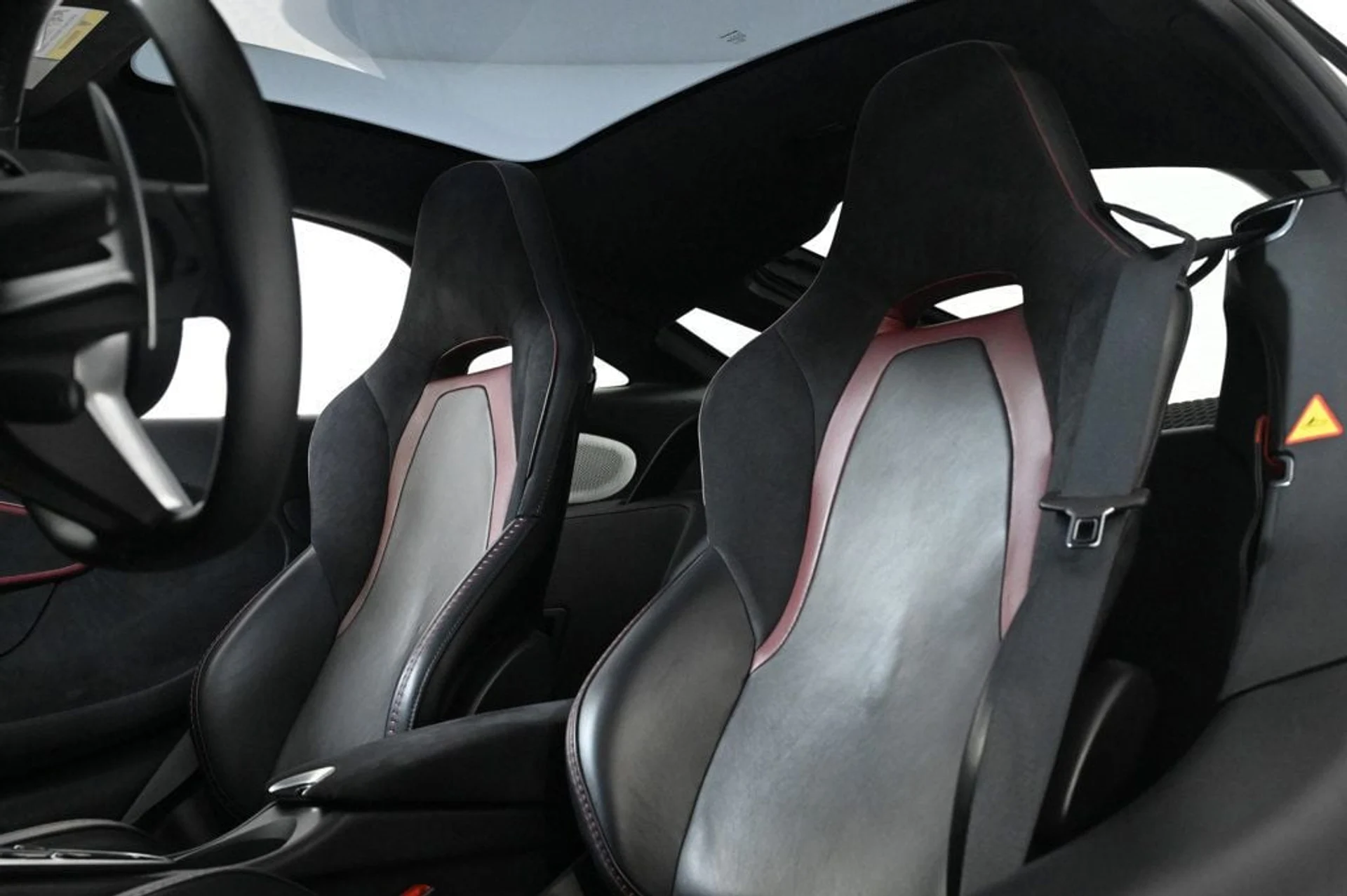 mph016_2888980988_used_2023_mclaren_gt_base_11350_22905054_16_1024_9b0bc10f32