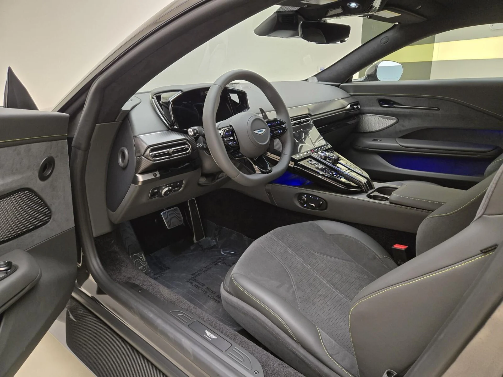 mph016_2889549475_New_2025_Aston_Martin_Vantage_1753161522_272ef38d2a