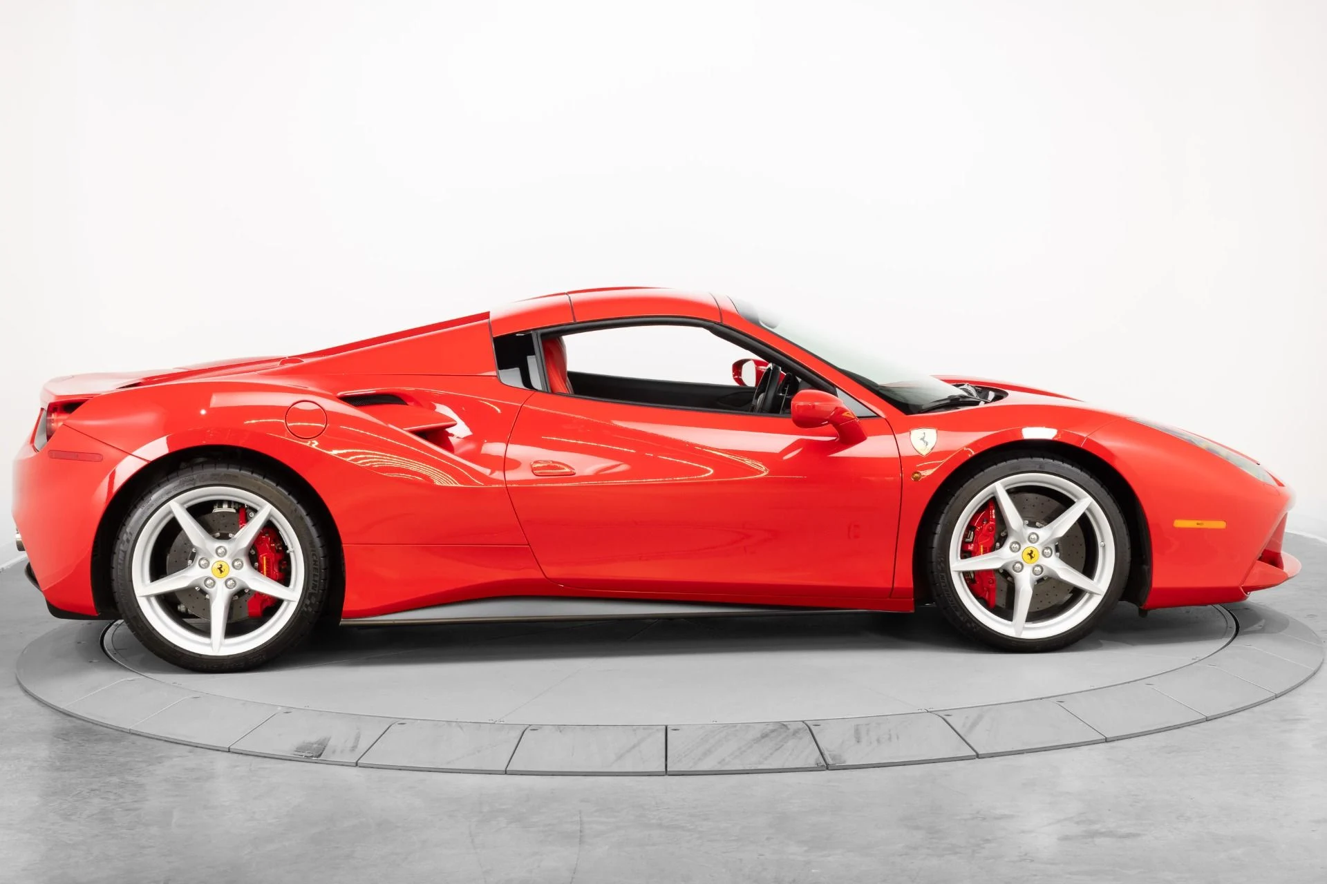 mph016_2890057394_Used_2017_Ferrari_488_Spider_1782928038_a77c2588fc