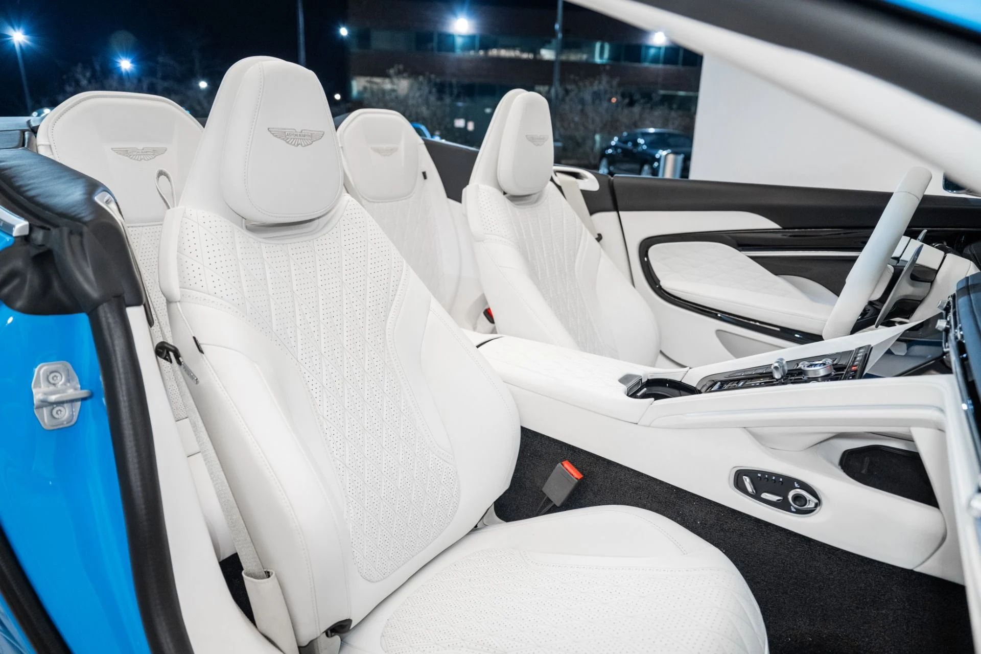 mph016_2890405088_Used_2025_Aston_Martin_DB_12_Volante_1741214270_8d5ed161cb