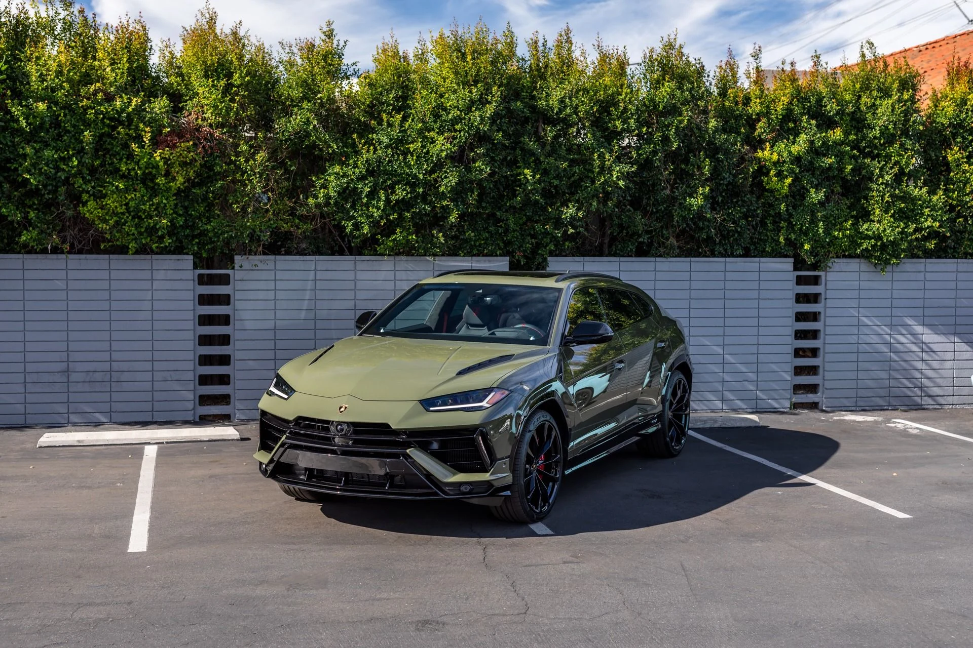 mph016_2891321663_Used_2023_Lamborghini_Urus_S_1764103574_36059b7733