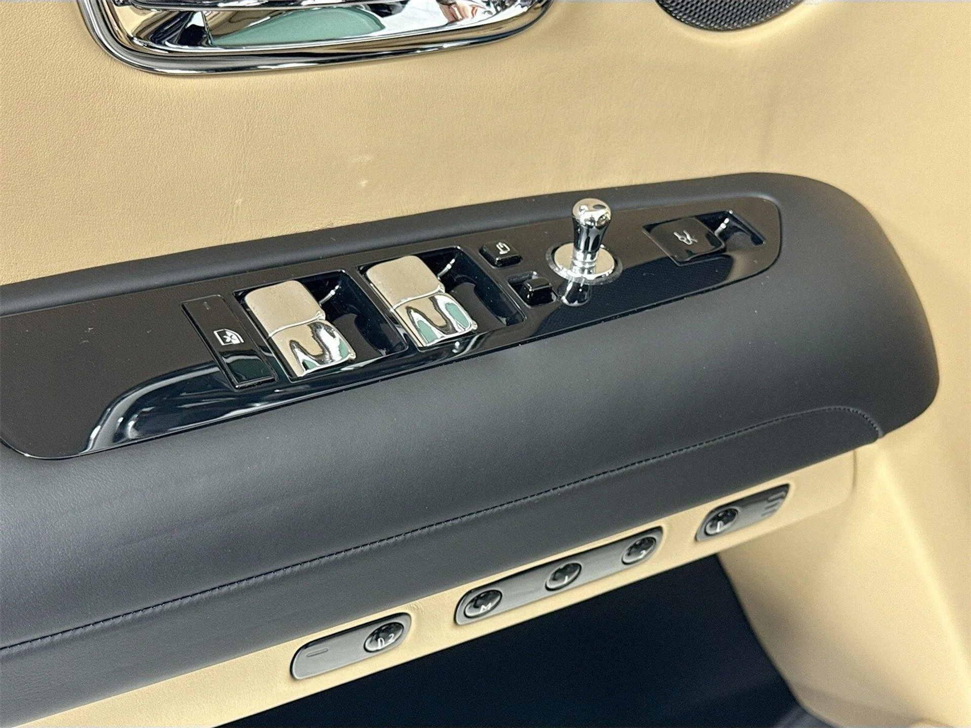 mph016_2891706322_003f091cd5ad0d47539f0e17f659c07fx_a5505f9ff7