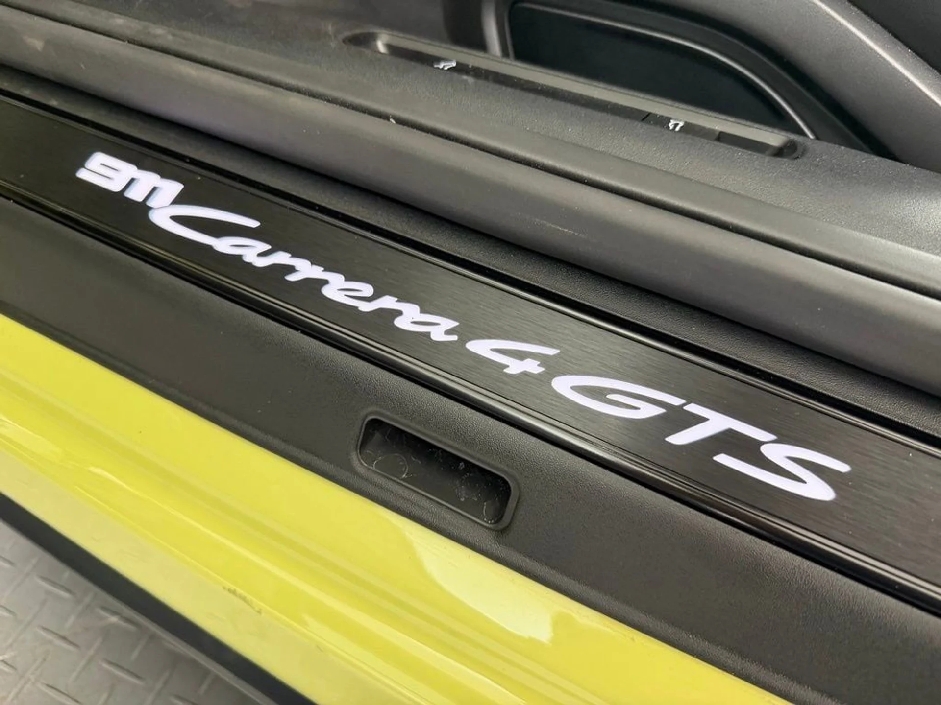 mph016_2893119775_d2a4909634beb910184df1eed2b83383x_1e92d6d1a0