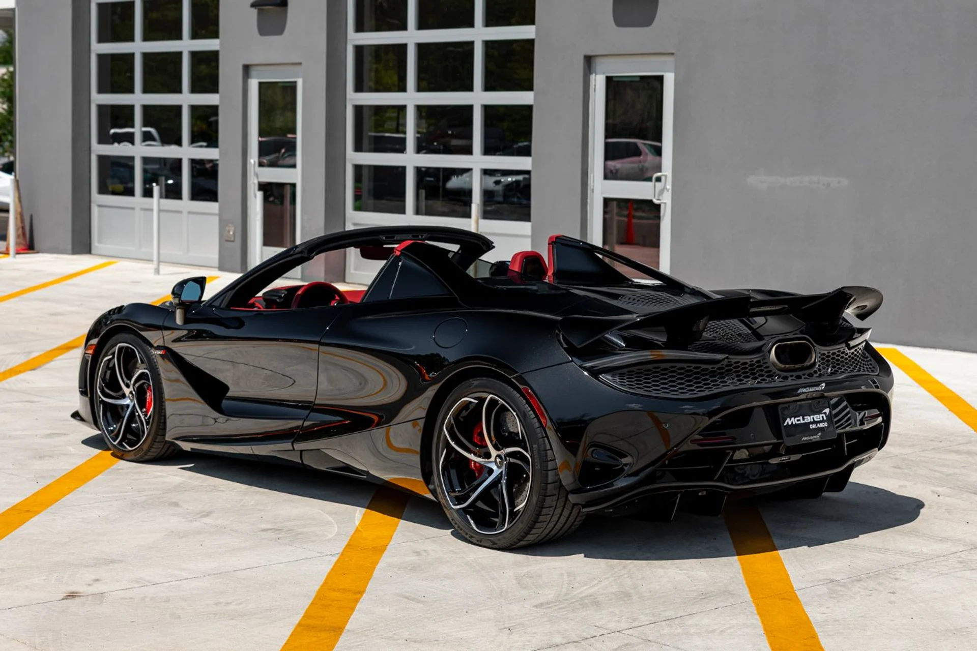 mph016_2900972514_550_p18_l_2834ad1269