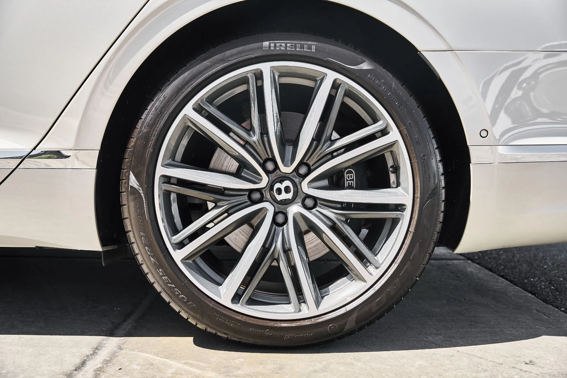 mph016_2907286863_Used_2022_Bentley_Flying_Spur_W12_1781229001_9555599993