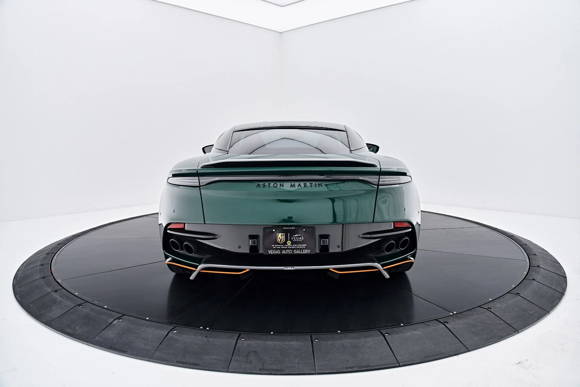 mph016_2912846284_Used_2023_Aston_Martin_DBS_Ultimate_1787789349_ad7cf6ee04