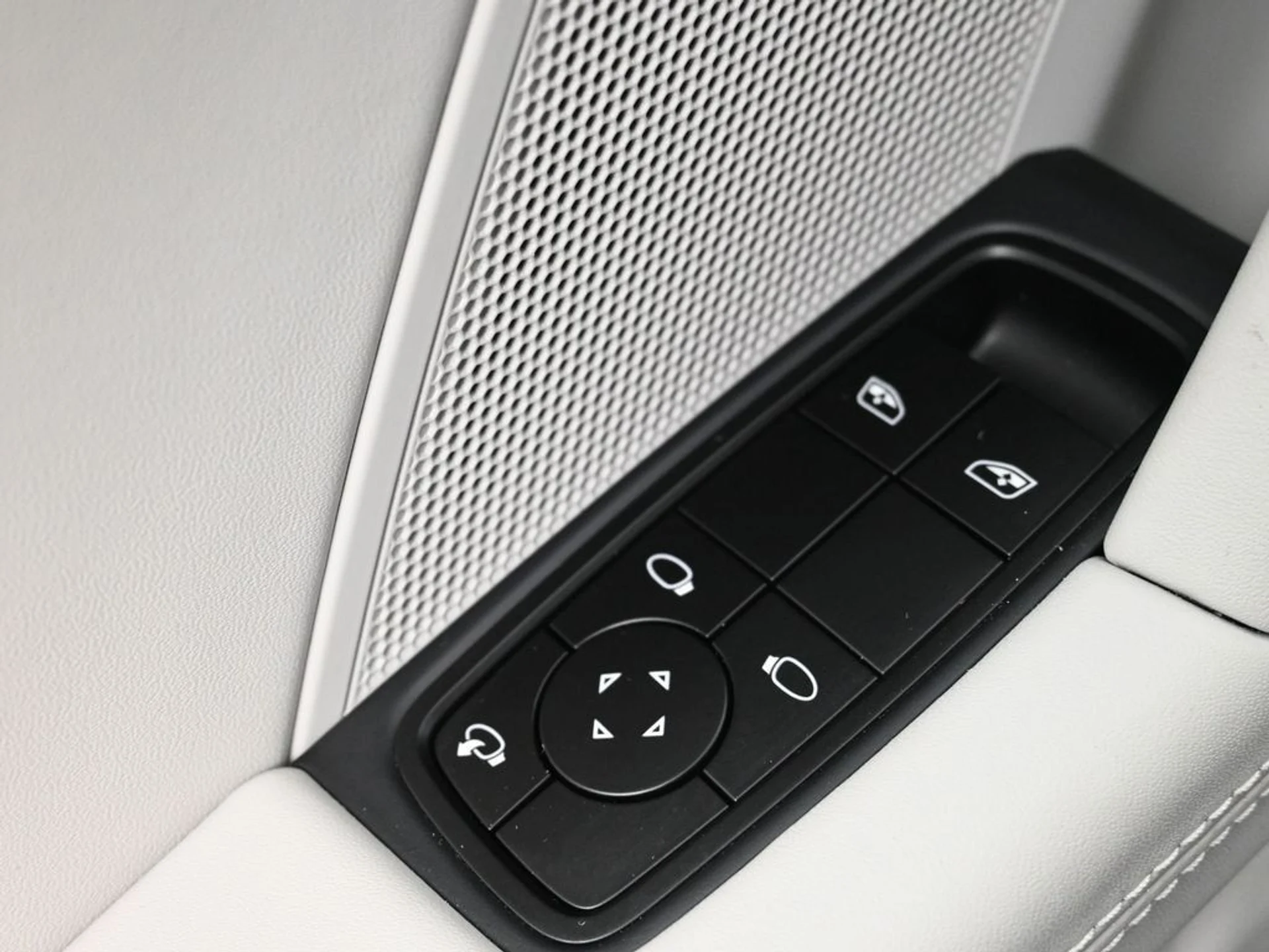 mph016_291998944_62a8e5e6d4f685f4038e28e03778badfx_9dd0e505e6