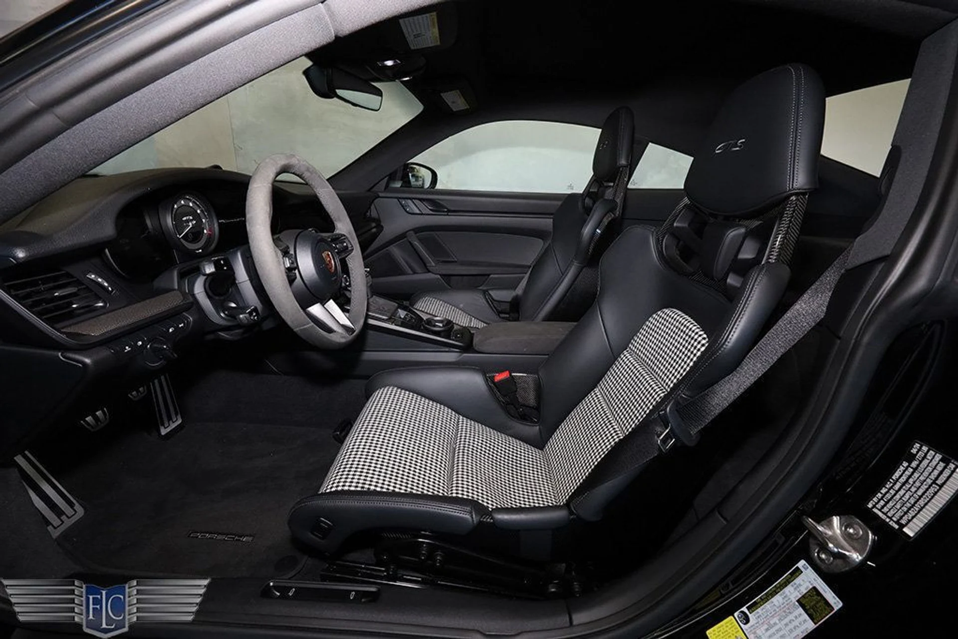 mph016_2922894315_used_2024_porsche_911_carreragtscoupemanual_9689_22931180_17_1024_b6c74759f0