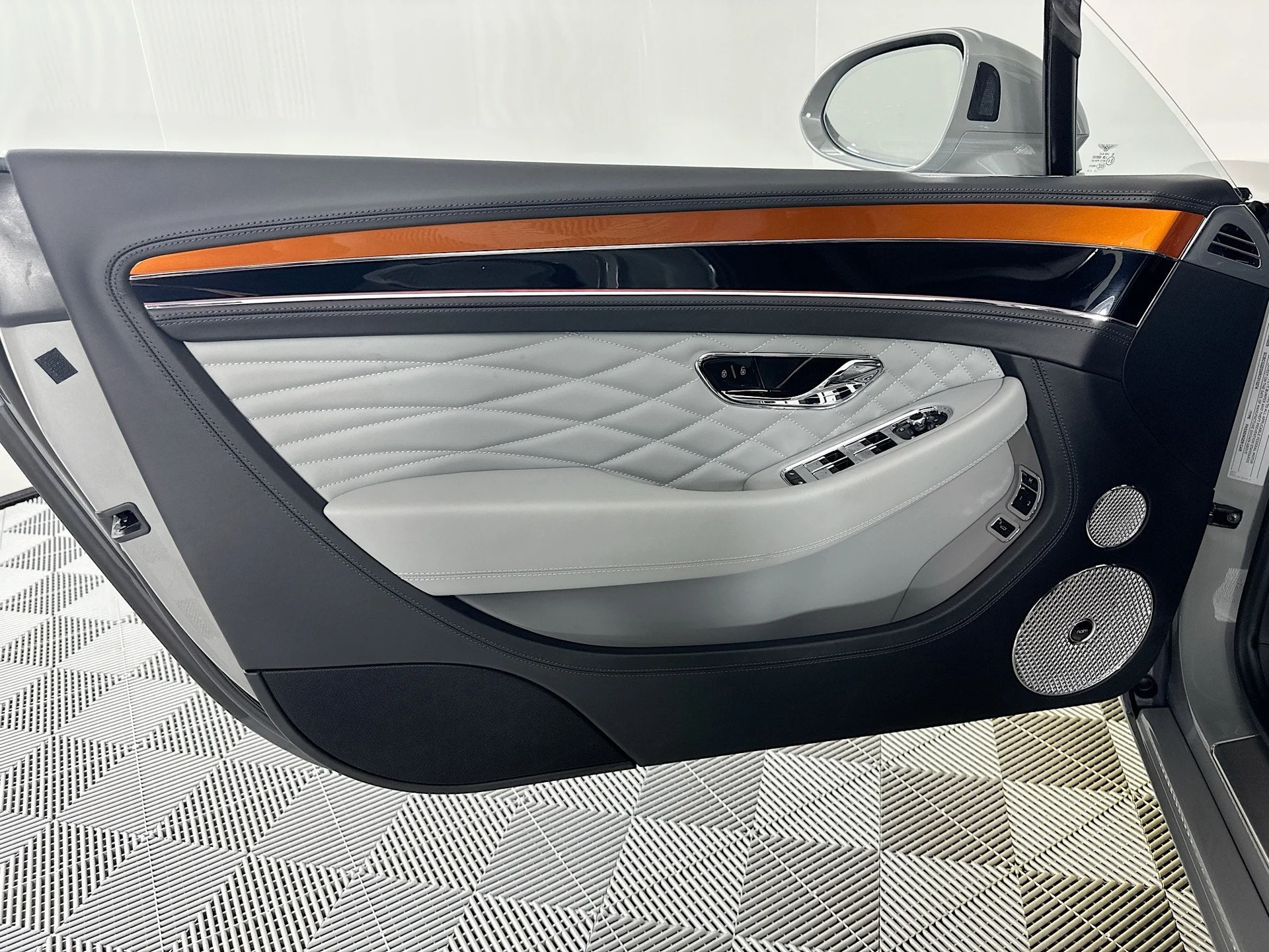 mph016_2924813516_17_b31b84d0de