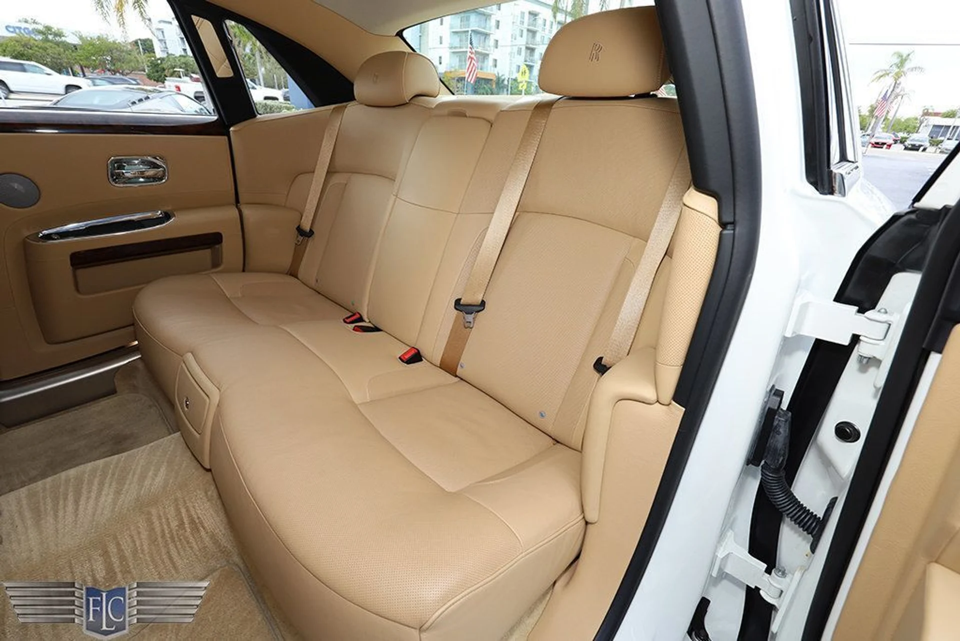 mph016_2926458229_used_2014_rolls_royce_ghost_4drsedan_6305_22786117_17_1024_55bb9bb7ff