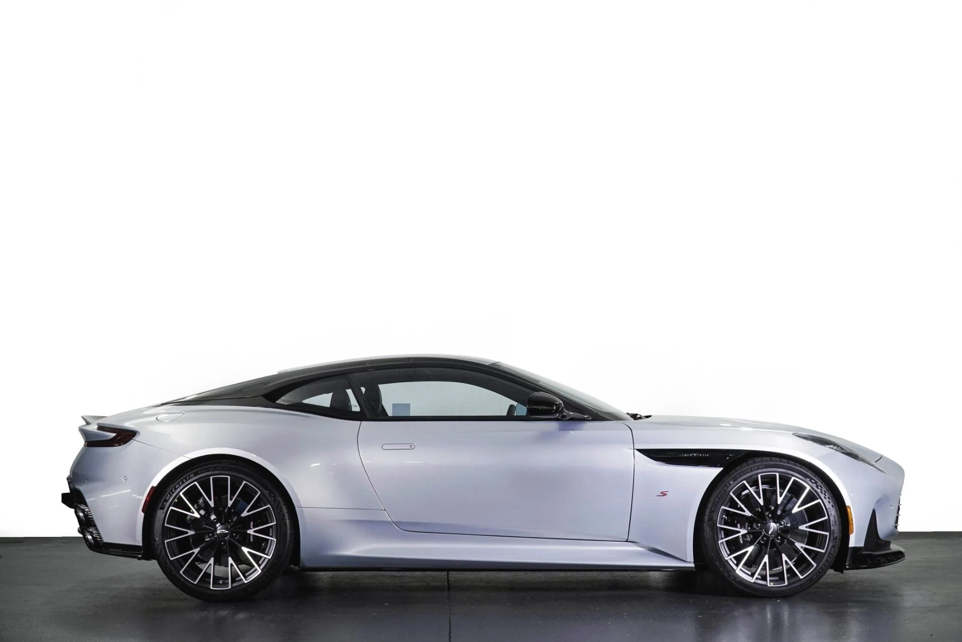 mph016_2936733230_New_2026_Aston_Martin_DB_12_1789417407_71ef8e490a