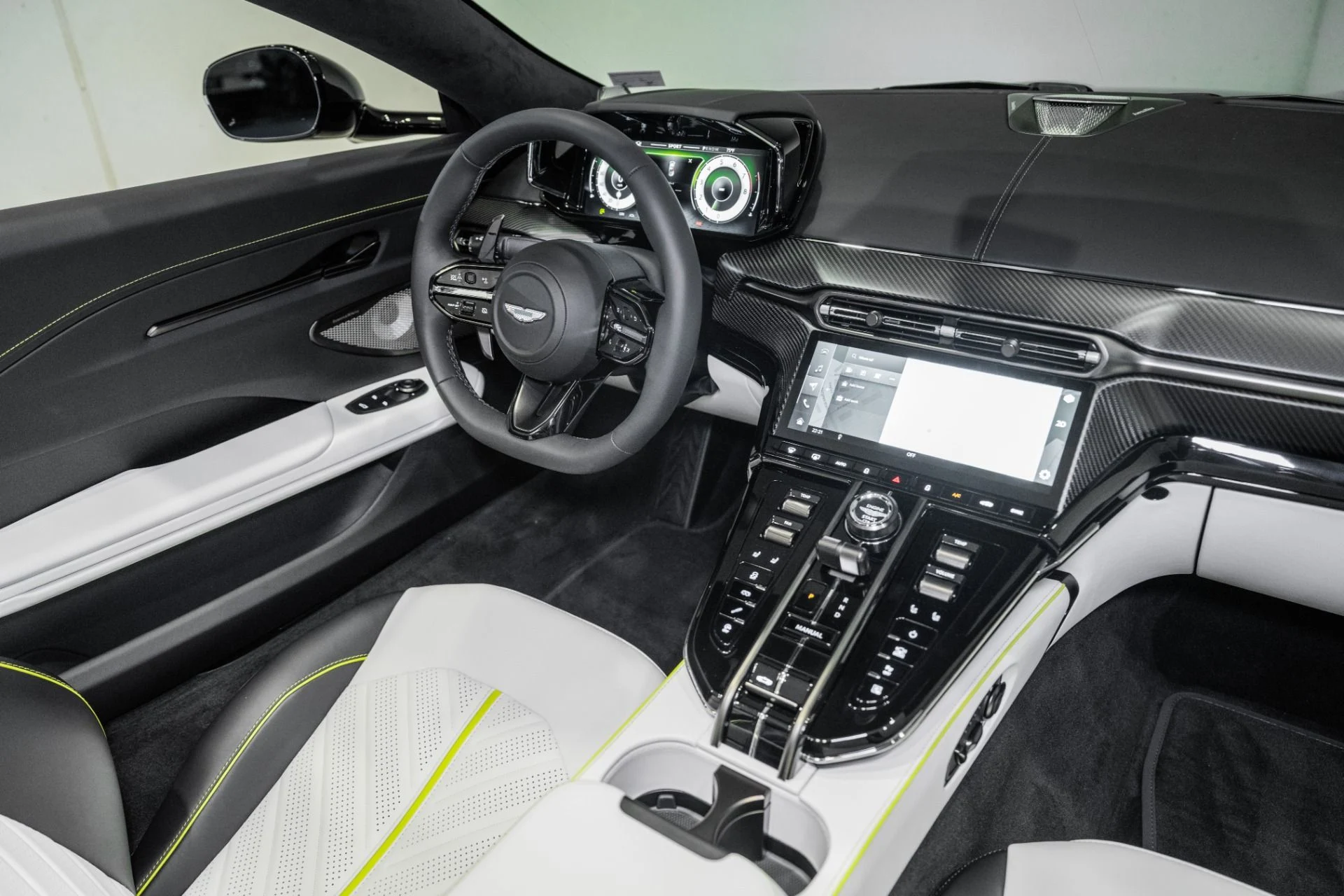 mph016_2936912883_New_2026_Aston_Martin_Vantage_S_Roadster_1780941042_6d2a1f3914
