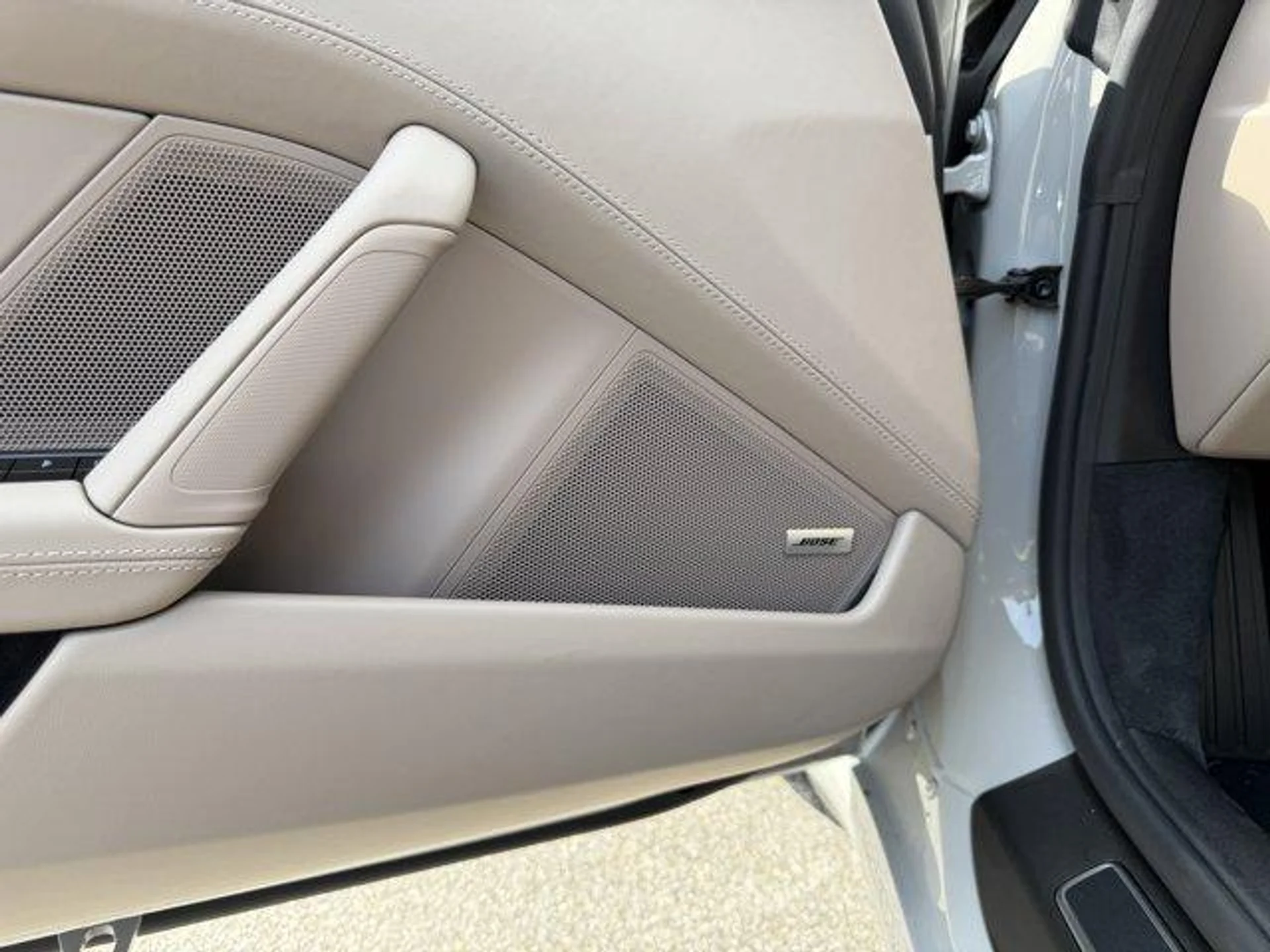 mph016_2938901402_C_Azuxu1i_T_Mpwg5_PE_E0_Xl_Y0_Vg_Xw_0d5011277e