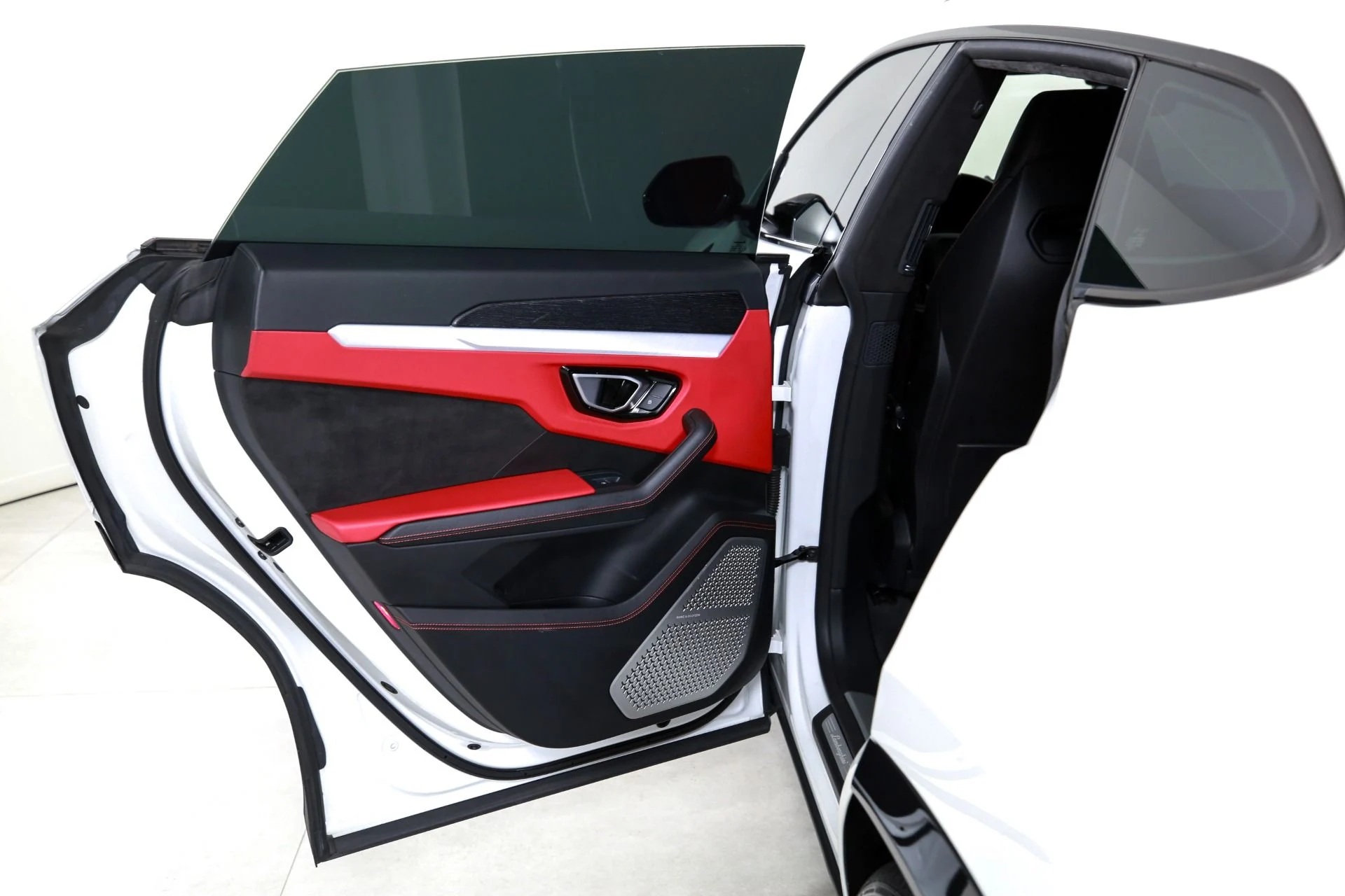 mph016_2939626802_Used_2019_Lamborghini_Urus_1760976119_d5446c0c9d