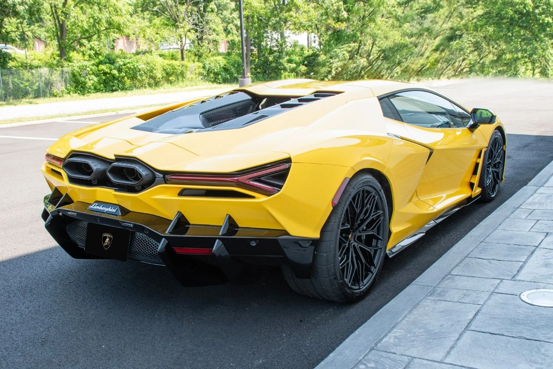 mph016_2941866114_Used_2024_Lamborghini_Revuelto_1740383899_e846a9c45a