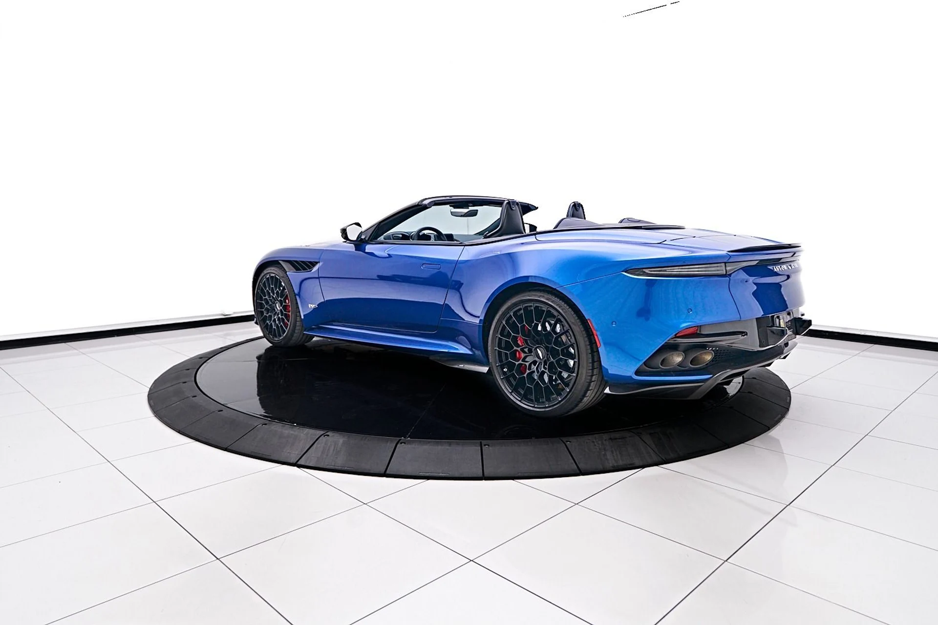 mph016_294563538_Used_2023_Aston_Martin_DBS_Volante_1746755908_deee3f9826