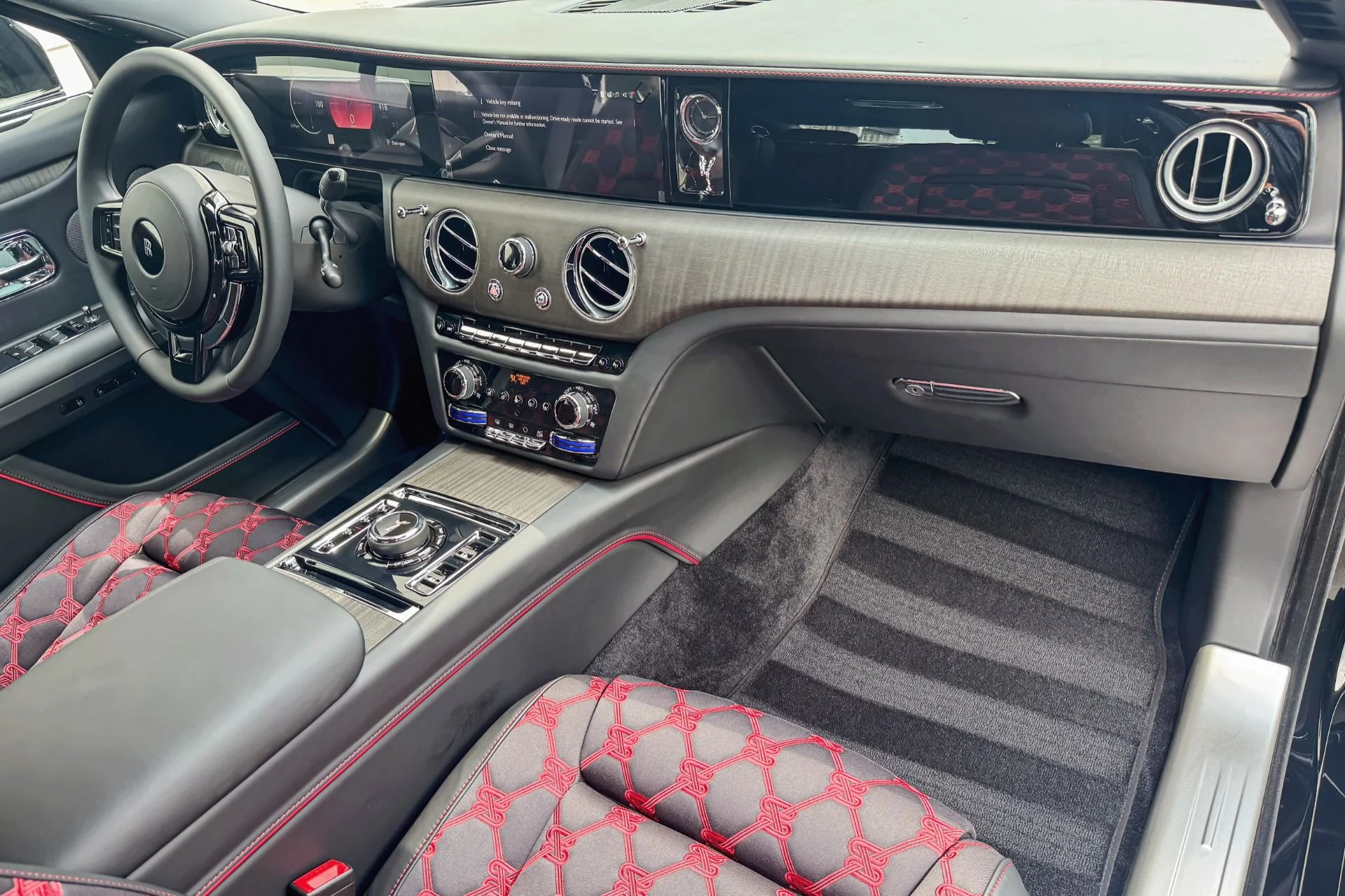 mph016_2947738654_Used_2025_Rolls_Royce_Ghost_1764086548_7dee41d8a4