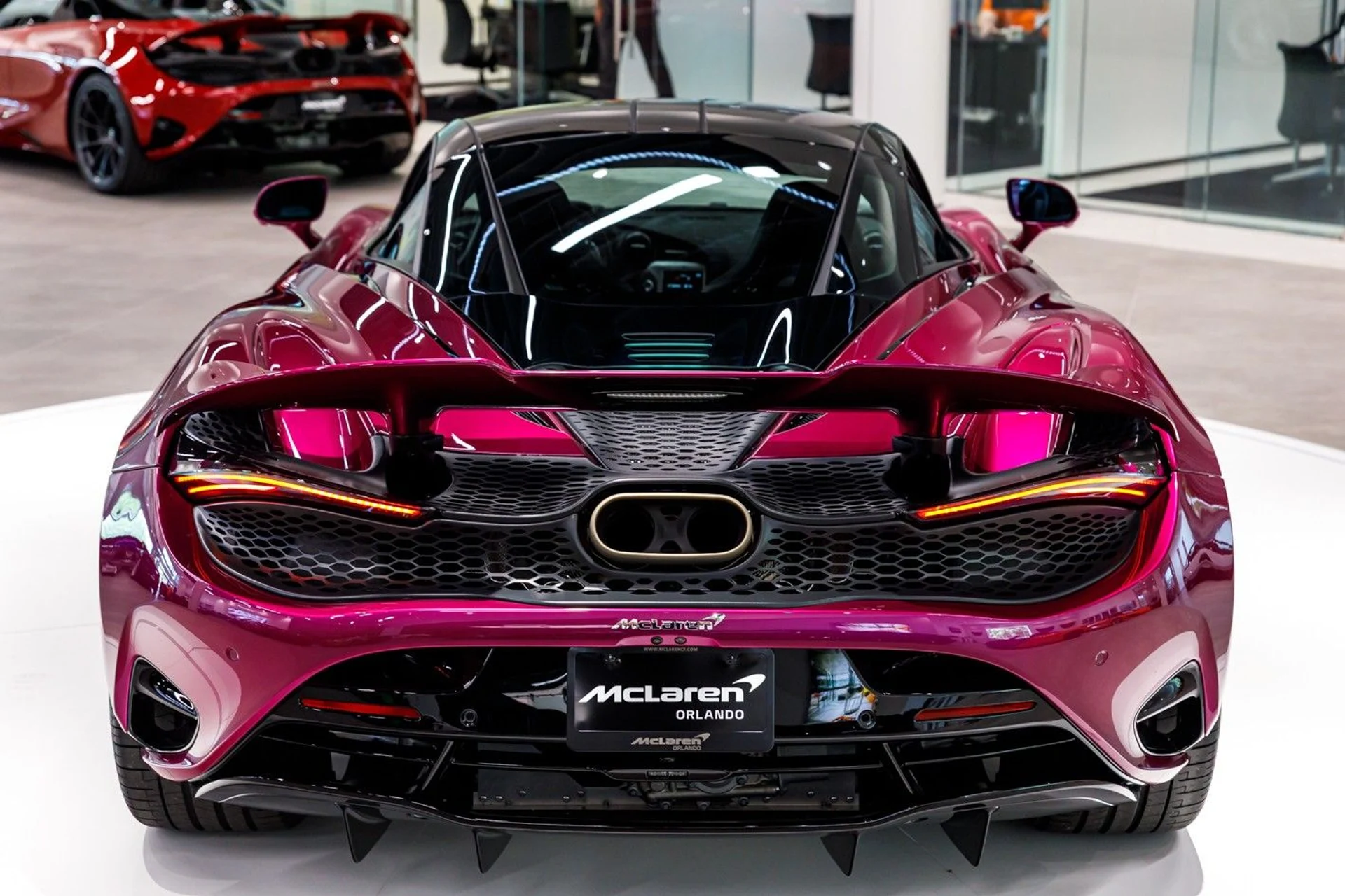 mph016_294918150_676_p17_l_2eeef0a92b