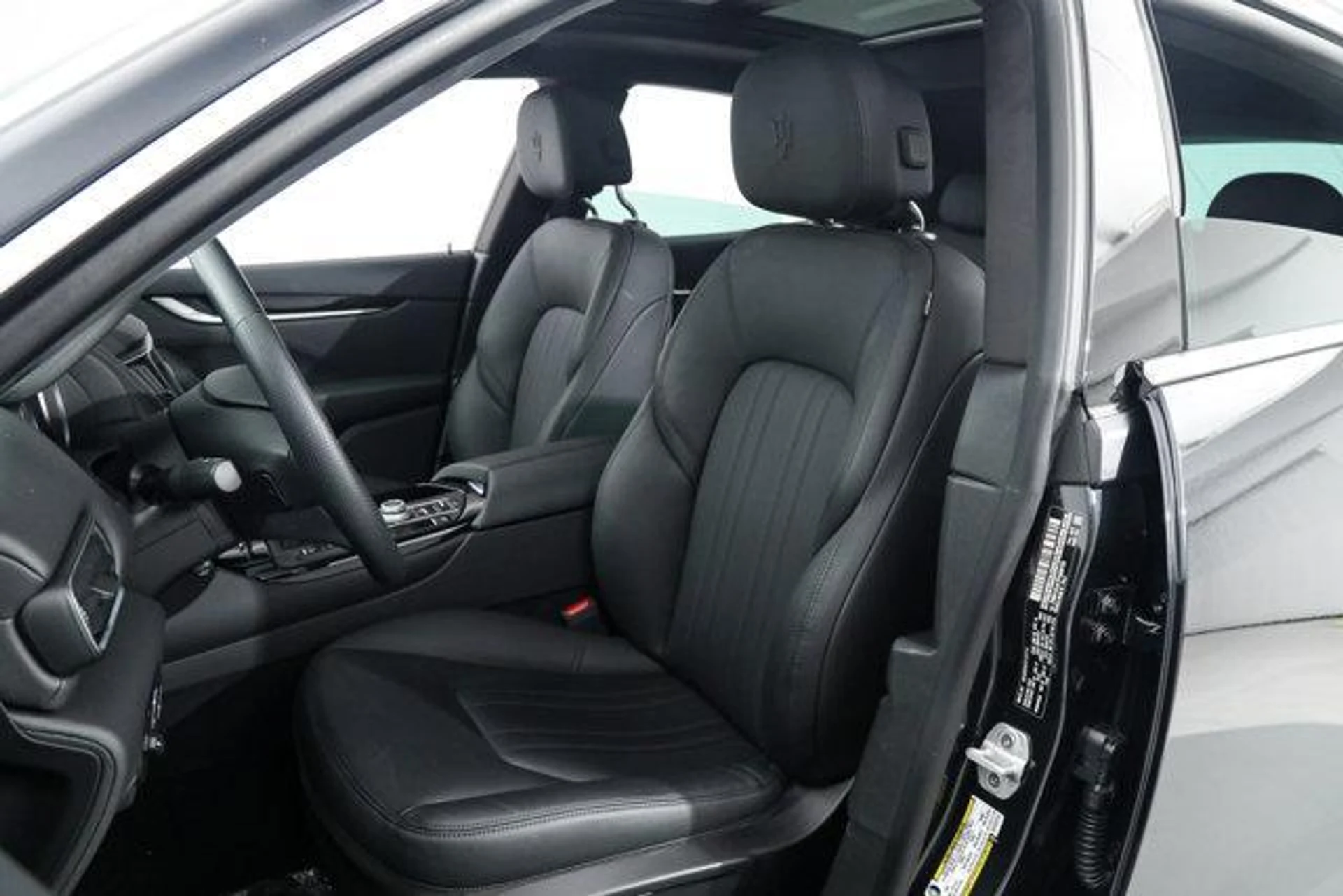 mph016_2970723416_j_EYBC_Px_V_Hi_F5_Ojy_Lzs30_Zugu_Blk_c027498b8d