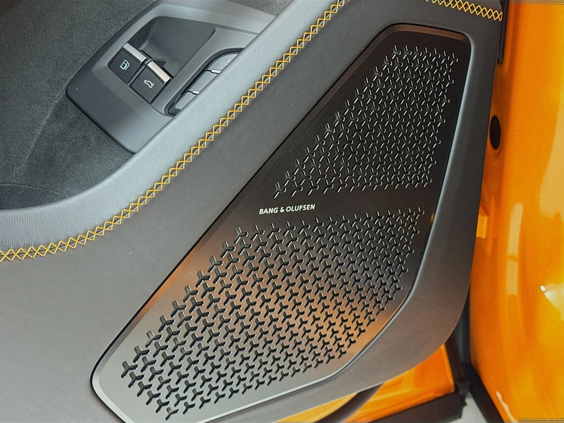 mph016_2972495652_867fa45231f563c535b675faecf77e63x_a7bafa4c0f