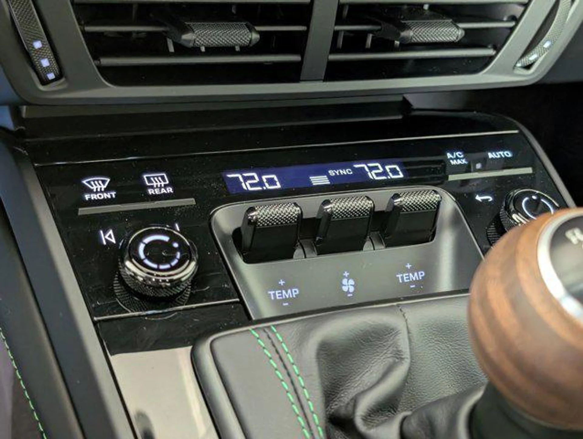 mph016_2976130230_AF_Oeb8v_Brd_SUV_Bayv_N877_Oxq_FX_8_55b8bc61a2