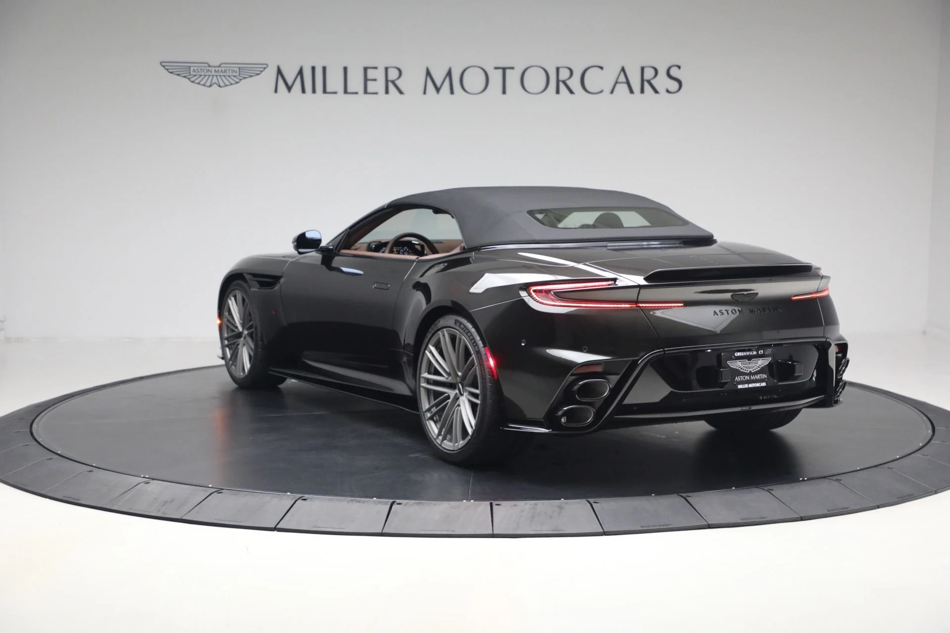 mph016_2978563500_New_2026_Aston_Martin_DB_12_S_Volante_1787328919_ec84f2c54a