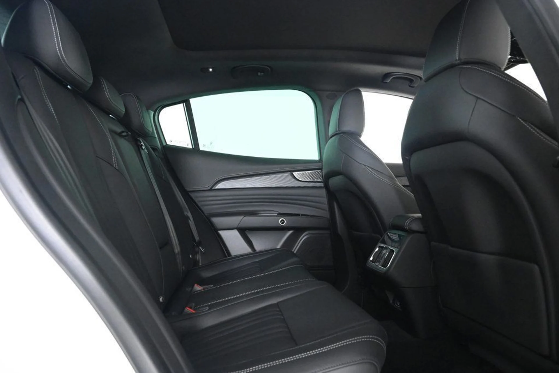 mph016_2983663347_used_2025_maserati_grecale_base_11350_22975680_16_1024_31913d826d