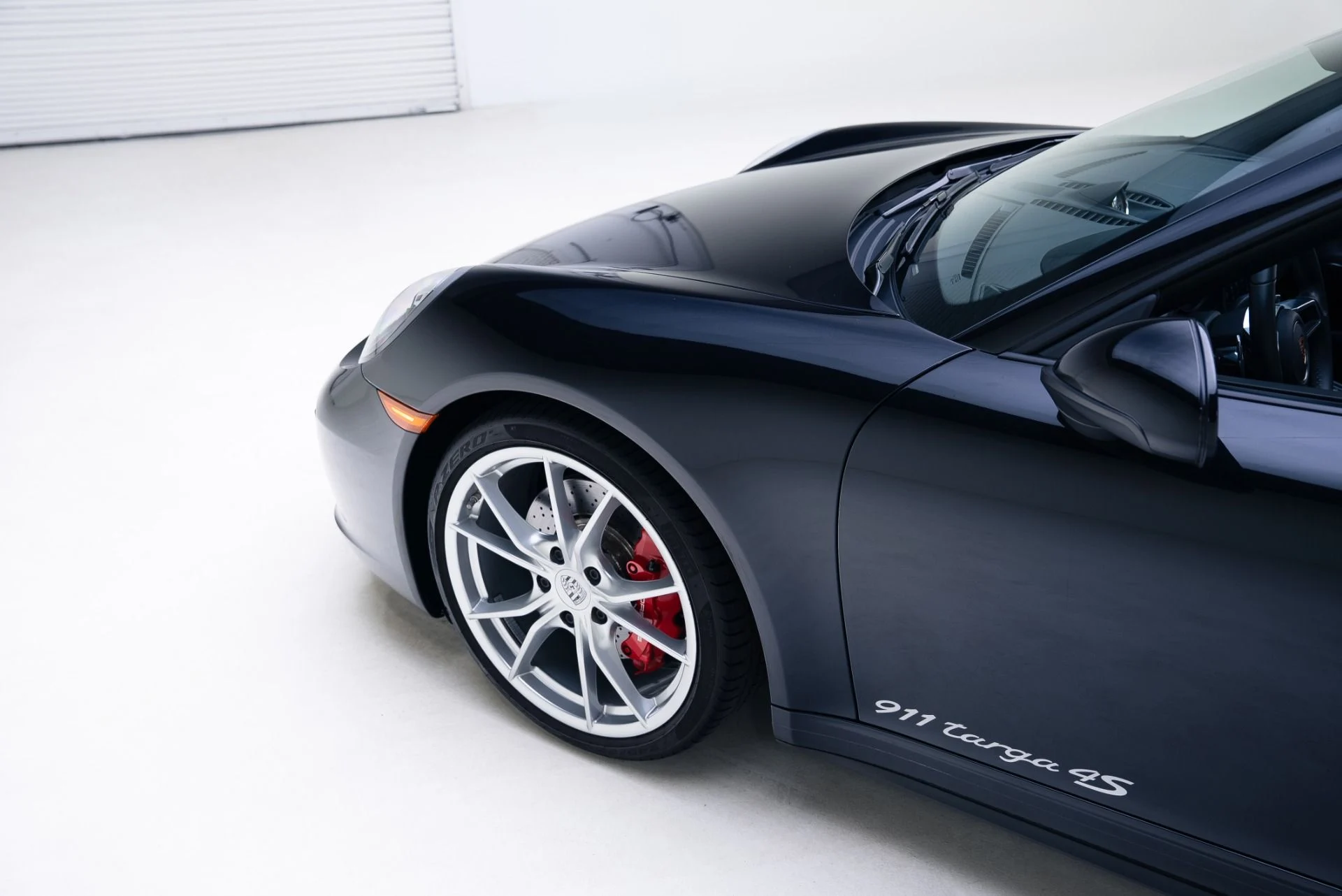 mph016_2987367065_Used_2018_Porsche_911_Targa_4_S_1767827932_b8245b9a37