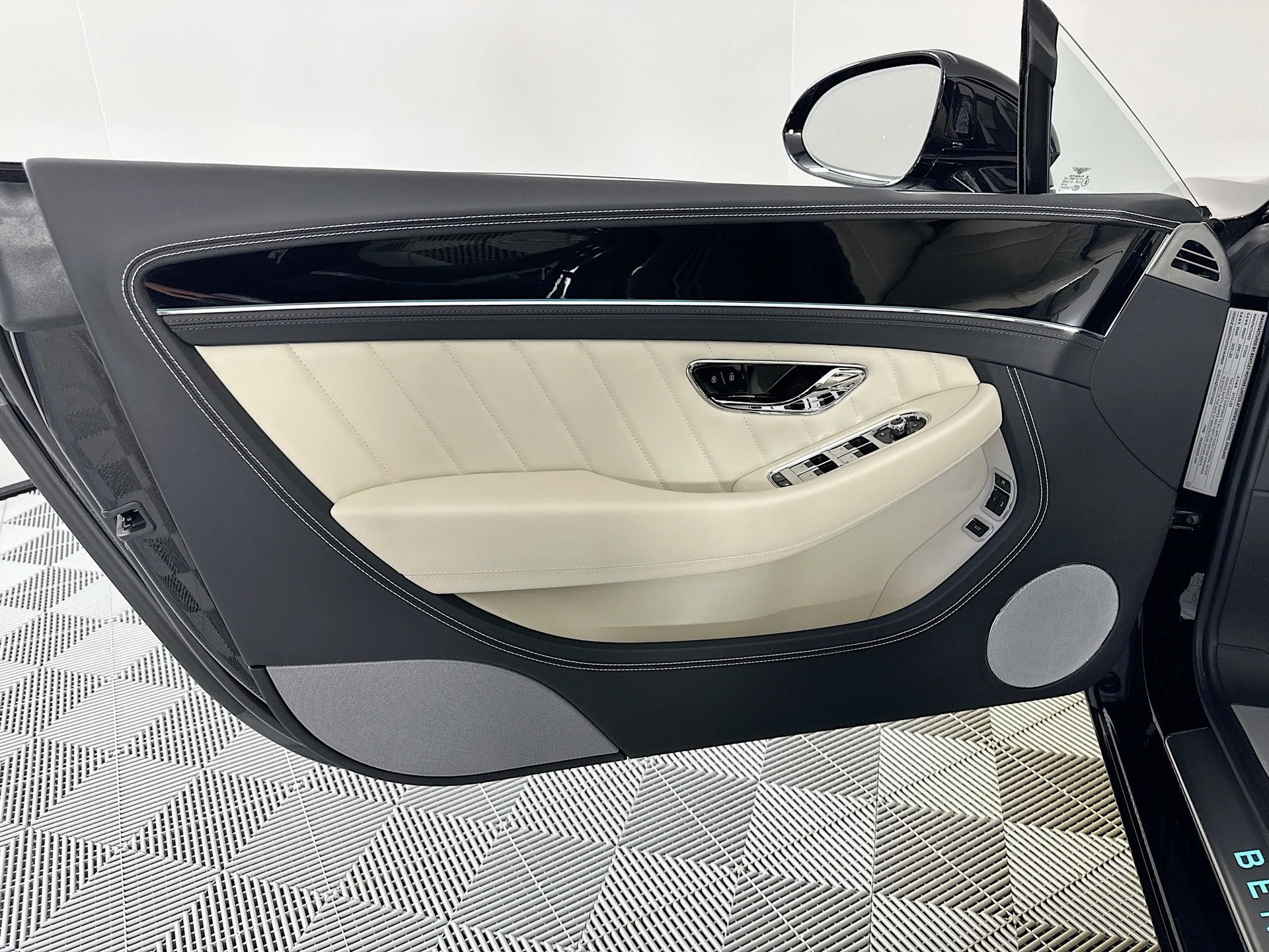 mph016_2992697087_17_6c550801ea