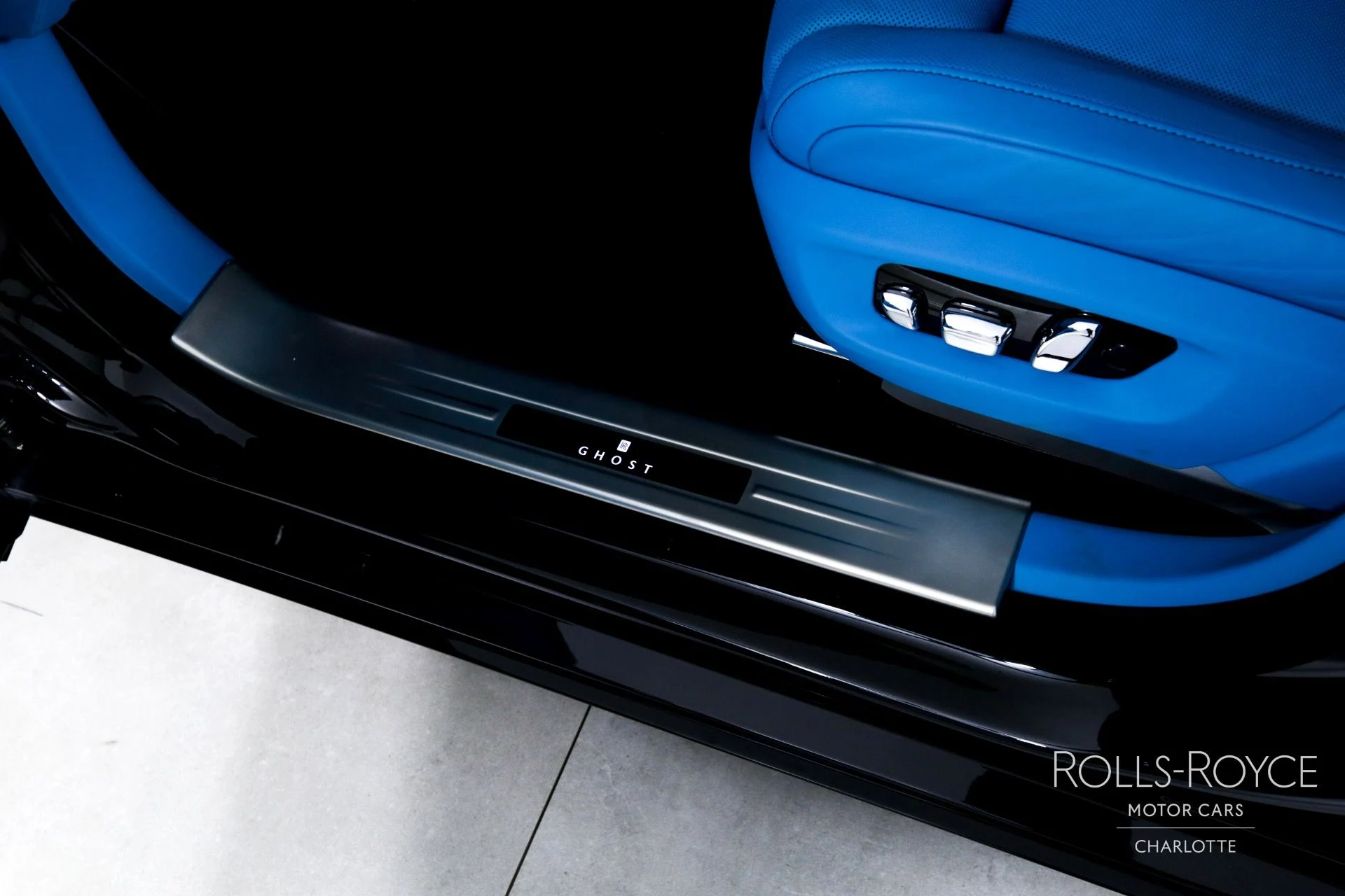 mph016_2997484876_Used_2024_Rolls_Royce_Ghost_1747773280_25e81f4bca