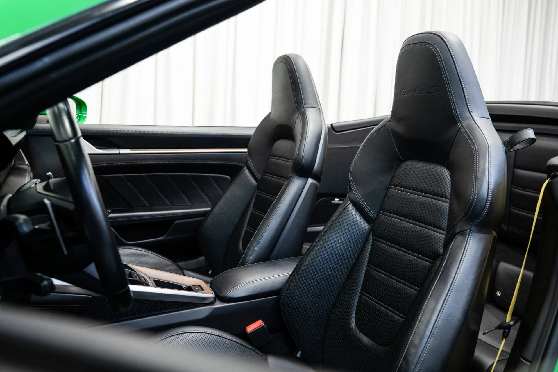 mph016_3000542675_Used_2021_Porsche_911_Turbo_S_Cabriolet_1762198384_570008bae2