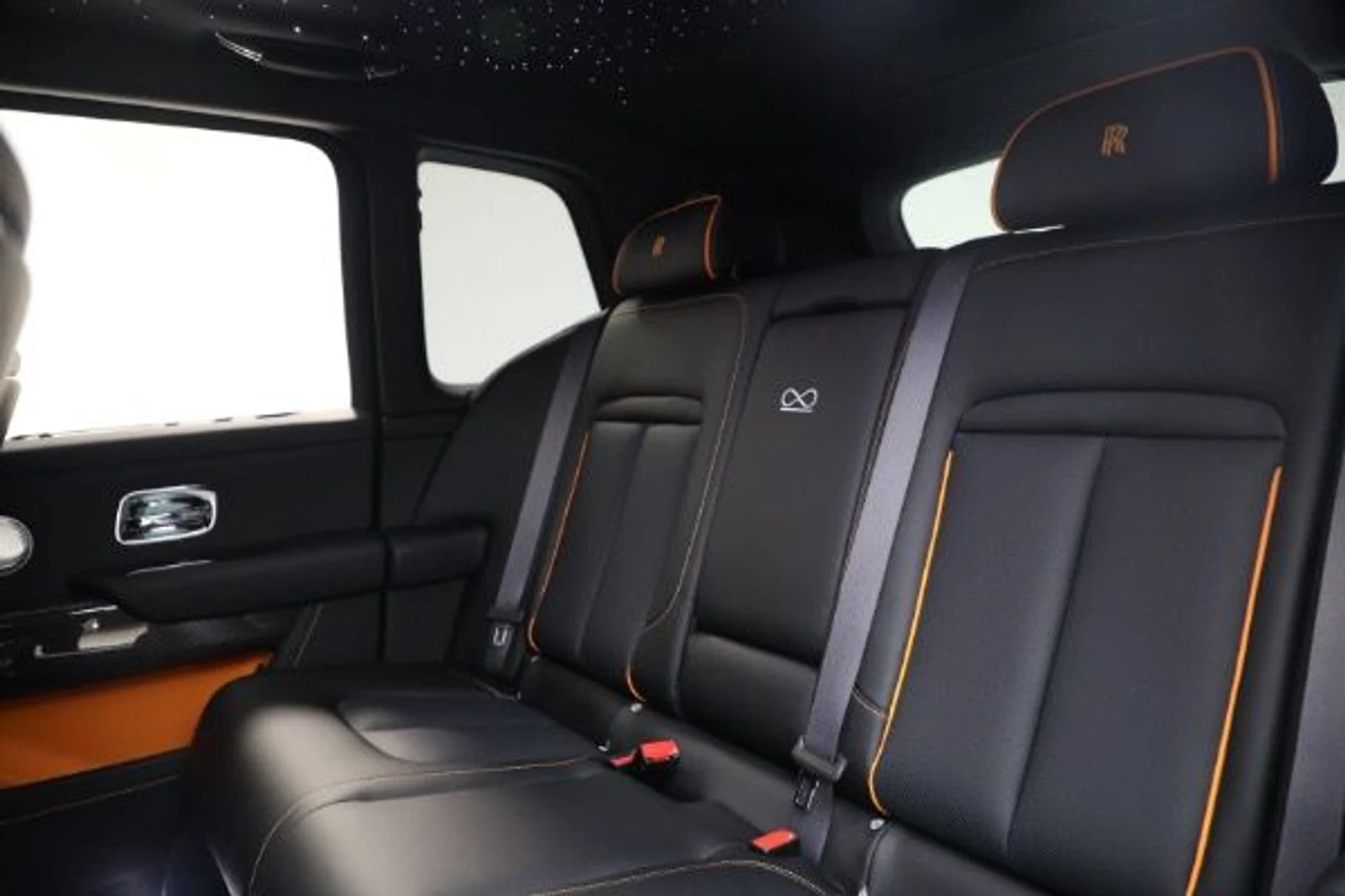 mph016_3007443417_New_2026_Rolls_Royce_Black_Badge_Cullinan_176b730a54