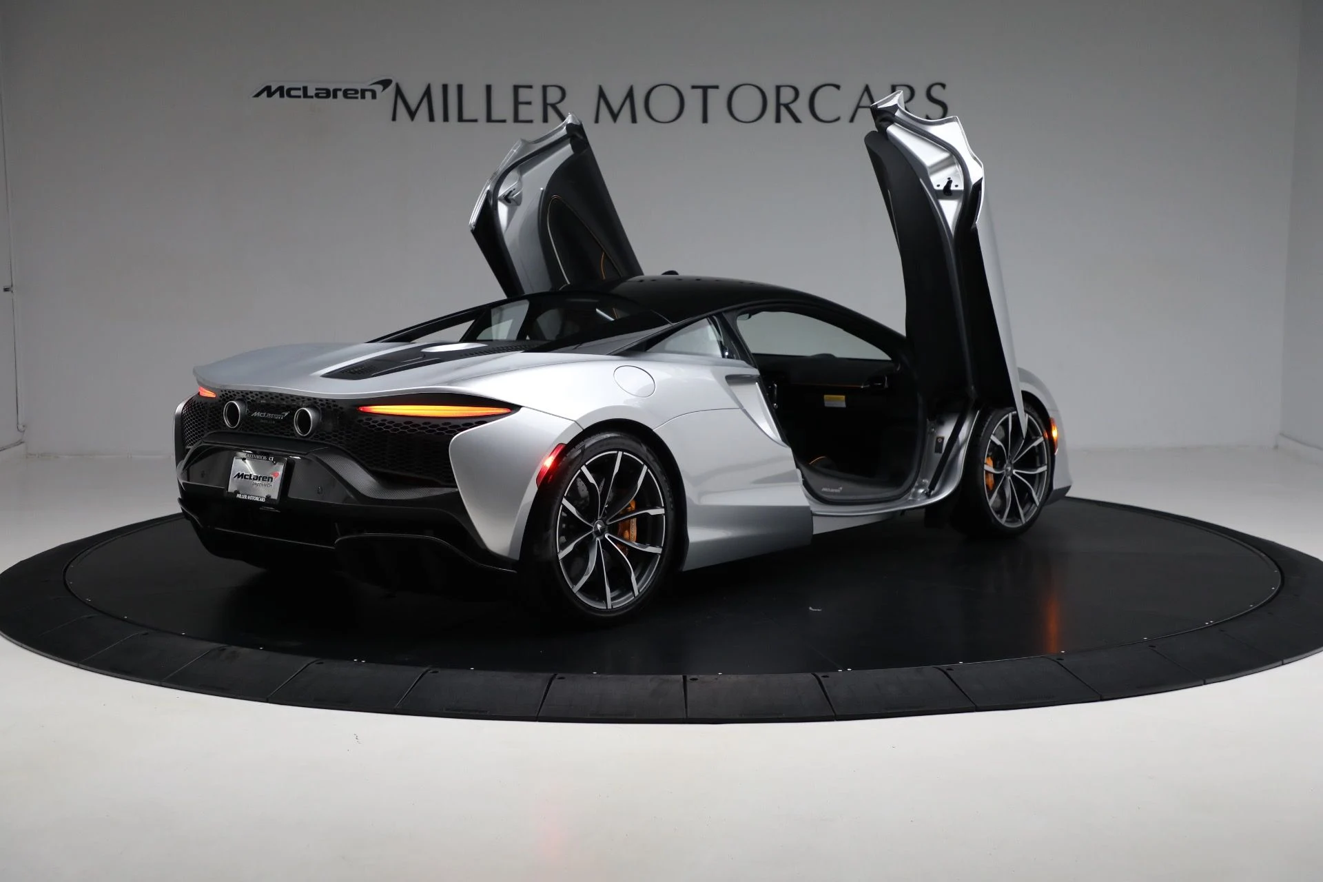 mph016_301047544_Used_2023_Mc_Laren_Artura_Vision_0ed9e62ce2