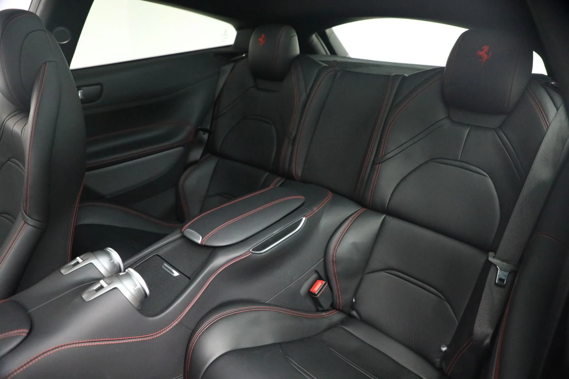 mph016_3016269950_Used_2018_Ferrari_GTC_4_Lusso_1787858853_b2f73b2a95