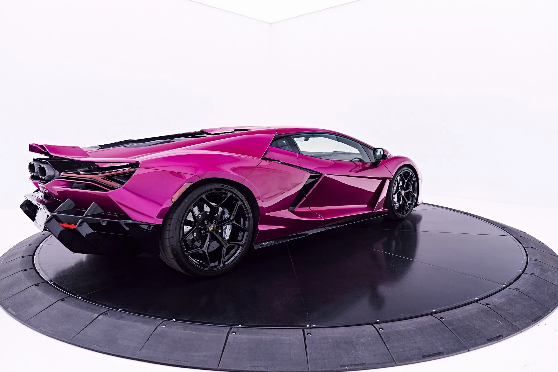 mph016_3025046923_Used_2025_Lamborghini_Revuelto_Base_1782964992_75fd0aaa77