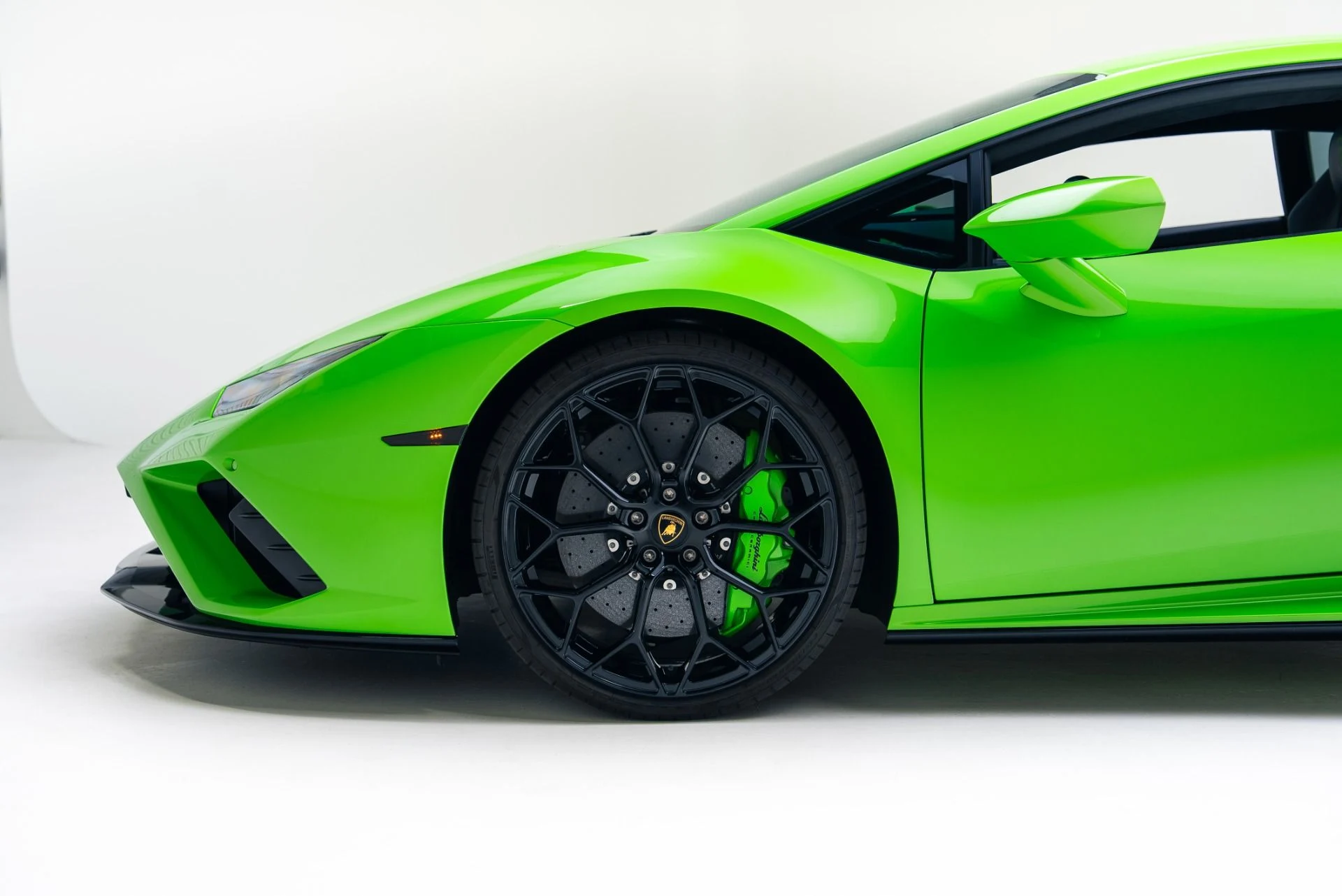 mph016_3027711383_Used_2023_Lamborghini_Huracan_EVO_1765473040_8ad36ebf5d