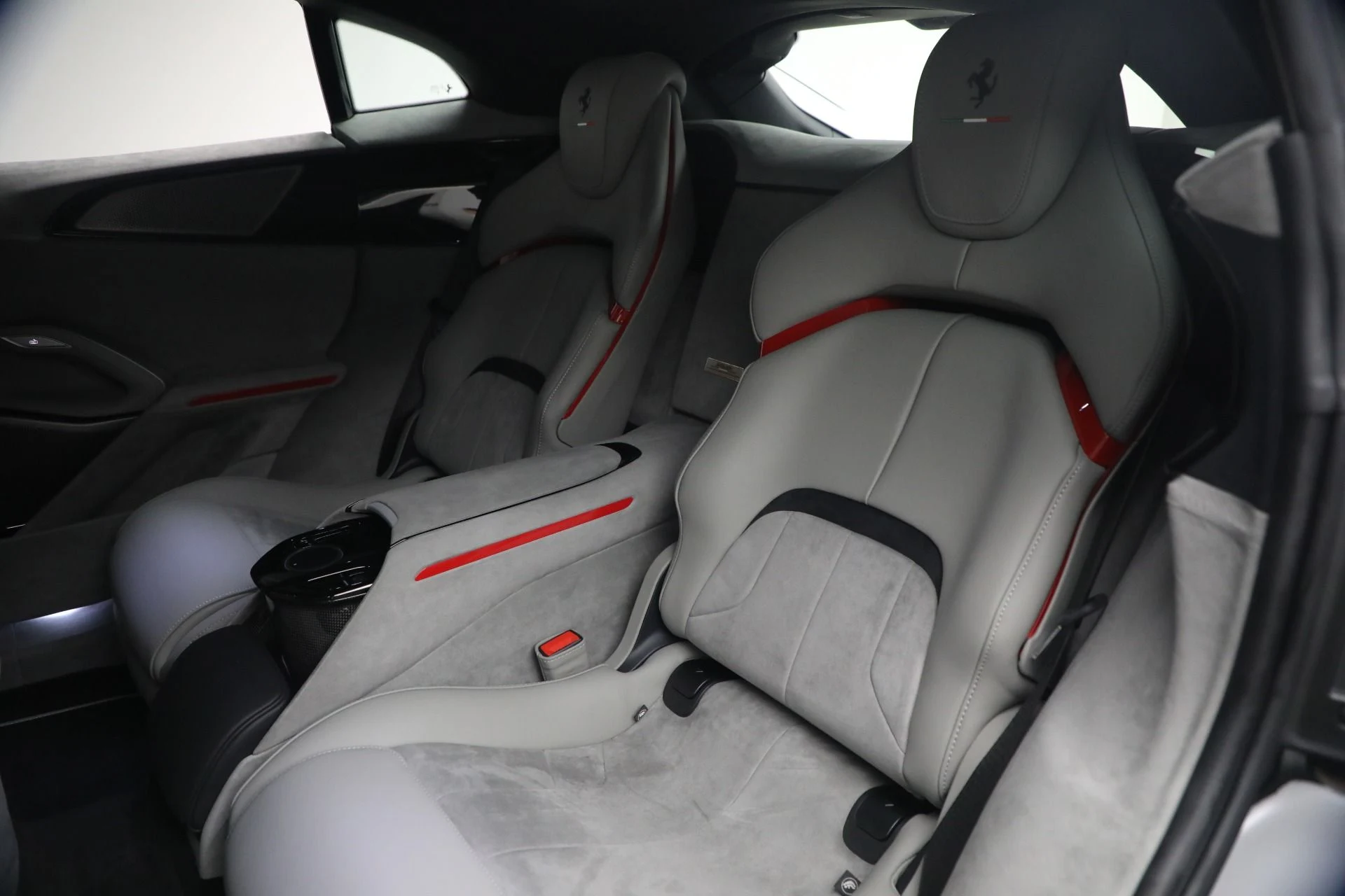 mph016_3030995148_Used_2025_Ferrari_Purosangue_1774121849_658b68818c