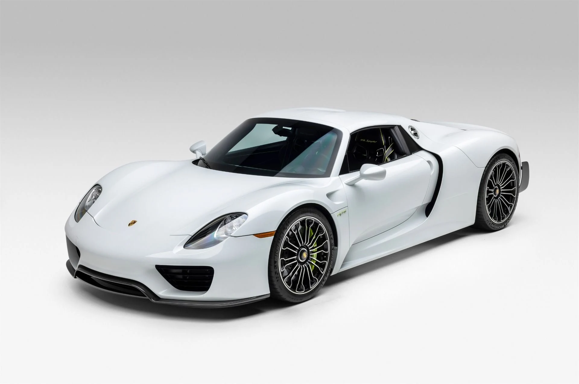 mph016_303109483_Used_2015_Porsche_918_Spyder_1740676476_83cc70cd1b