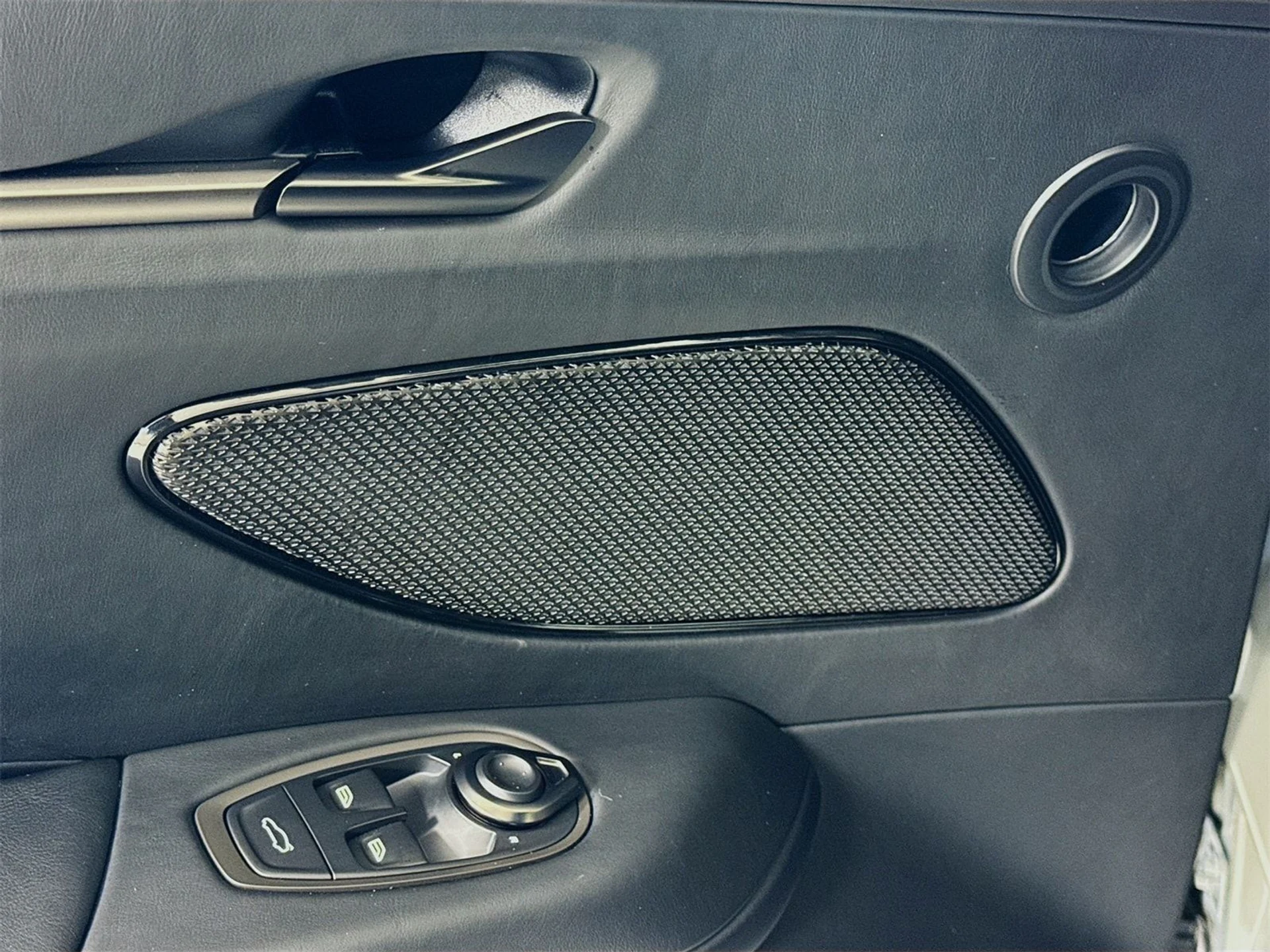 mph016_3032333246_045f946690fc266ad4e97034087b454ex_73820e8904