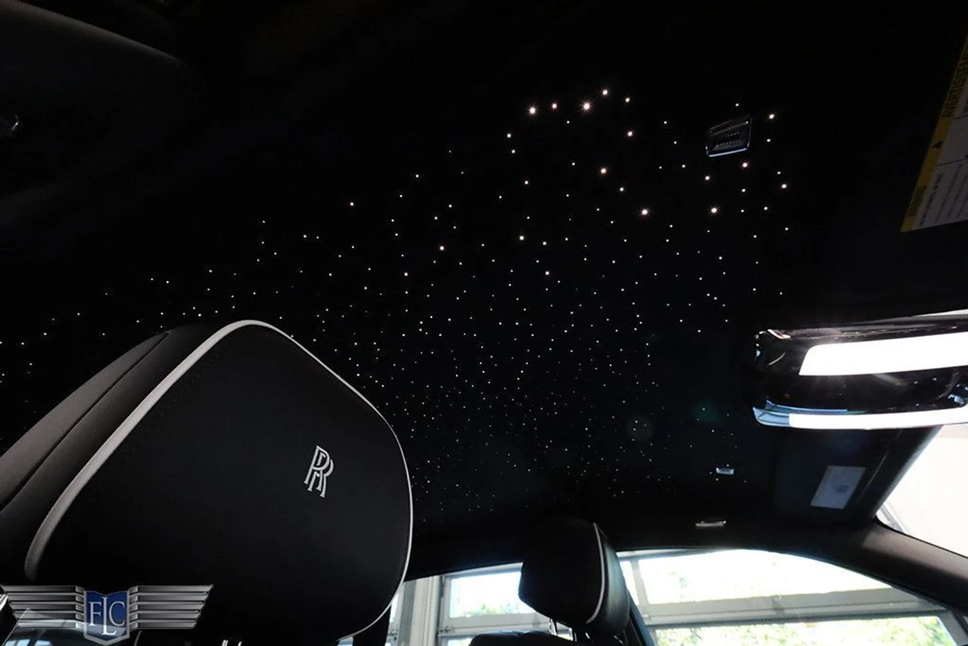 mph016_3035415966_used_2022_rolls_royce_phantom_sedan_9689_23002313_17_1024_ef2137d0c0