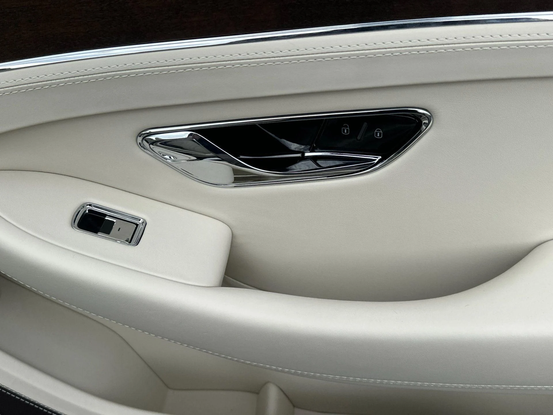 mph016_3039993384_New_2026_Bentley_Continental_GTC_1772028515_e19a6d309d