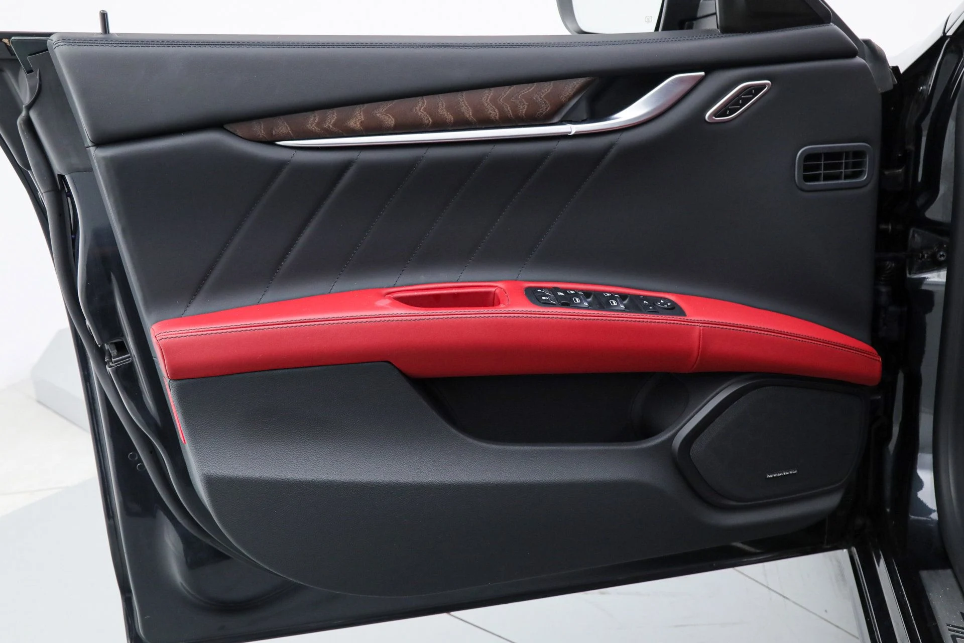 mph016_3052581640_457ac849e21c104729c59d18a8011b4c_e215933116