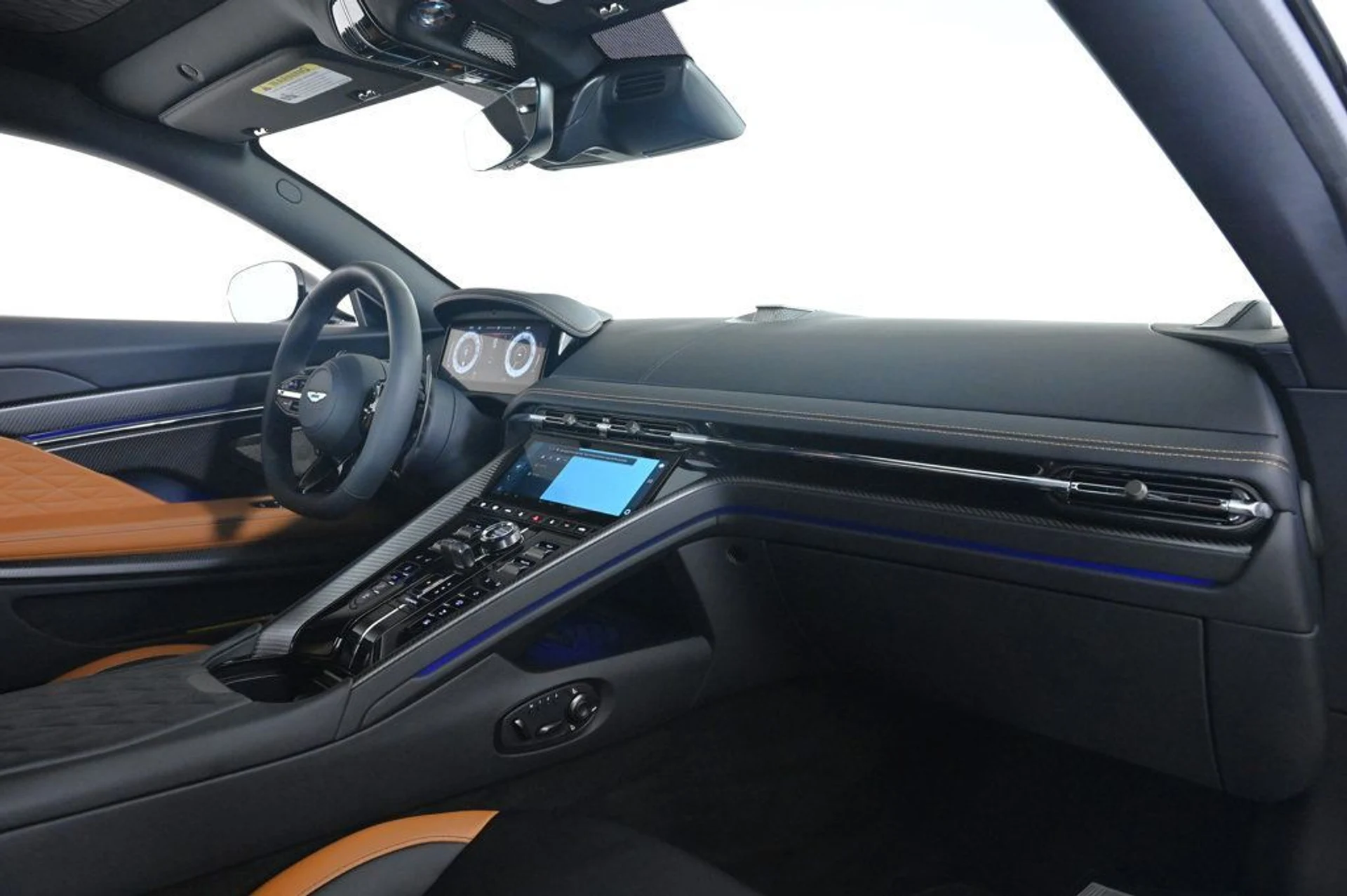 mph016_3053085302_new_2026_aston_martin_db12_11350_22934456_16_1024_6c1b7ca60c