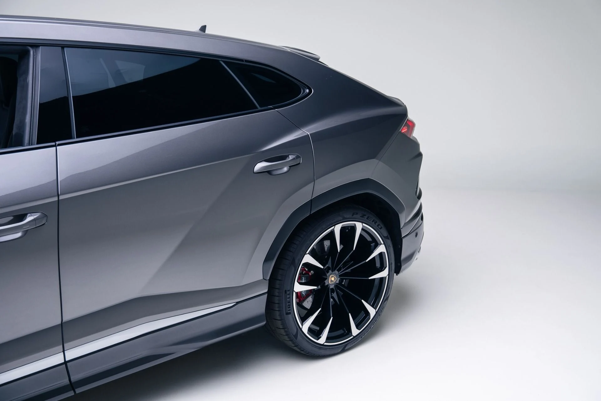 mph016_3055591823_Used_2021_Lamborghini_Urus_1764807920_fbabe2c566