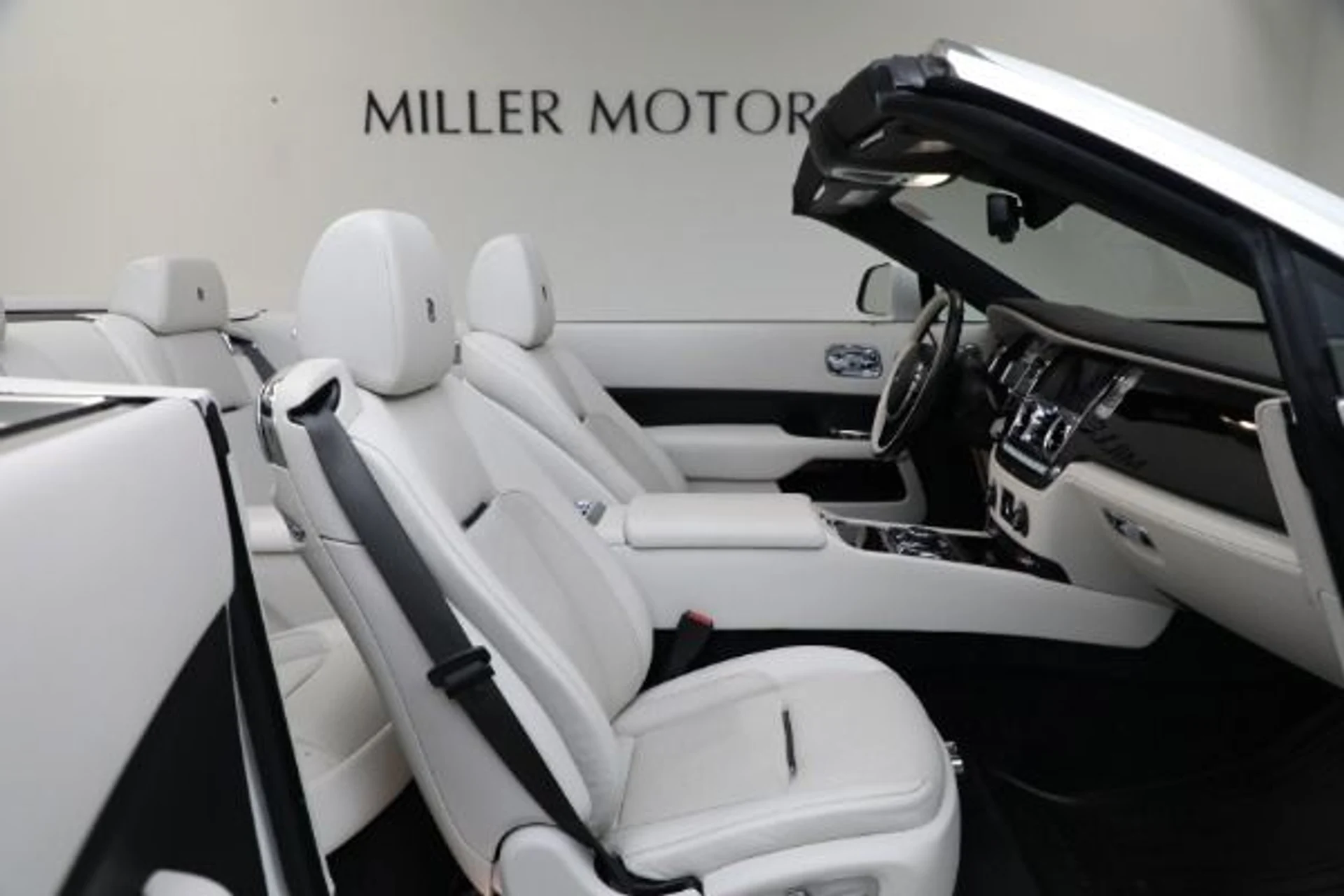 mph016_3055602782_Used_2019_Rolls_Royce_Dawn_ecd94bfe1a