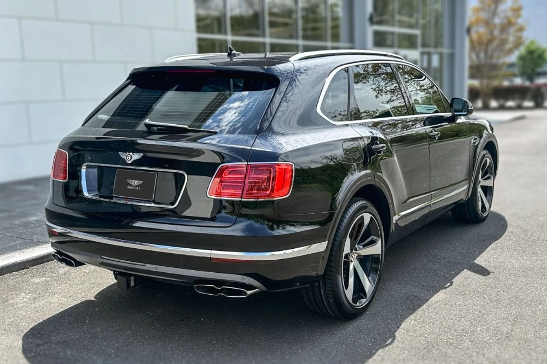 mph016_3076117428_Used_2019_Bentley_Bentayga_V8_1778775400_1ec221b7b1