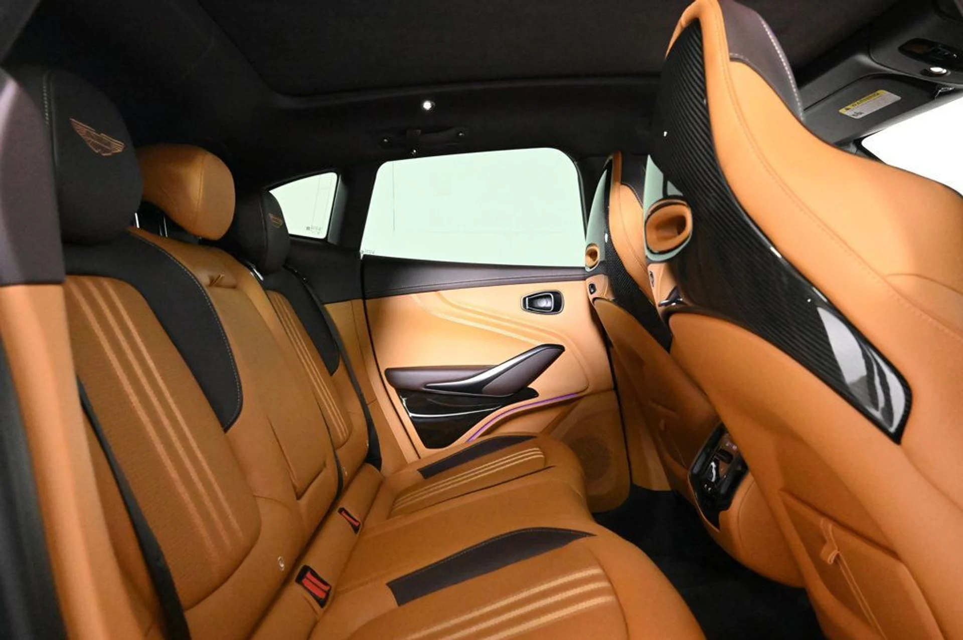 mph016_3080074376_new_2026_aston_martin_dbx_707awd_11350_22968776_16_1024_fb474eddd7