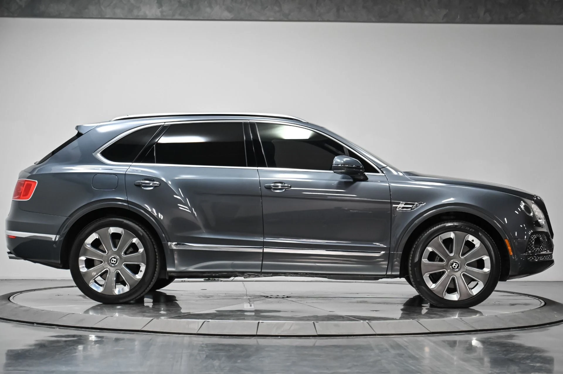 mph016_3080734245_Used_2018_Bentley_Bentayga_Mulliner_1757623684_99aef0dae6