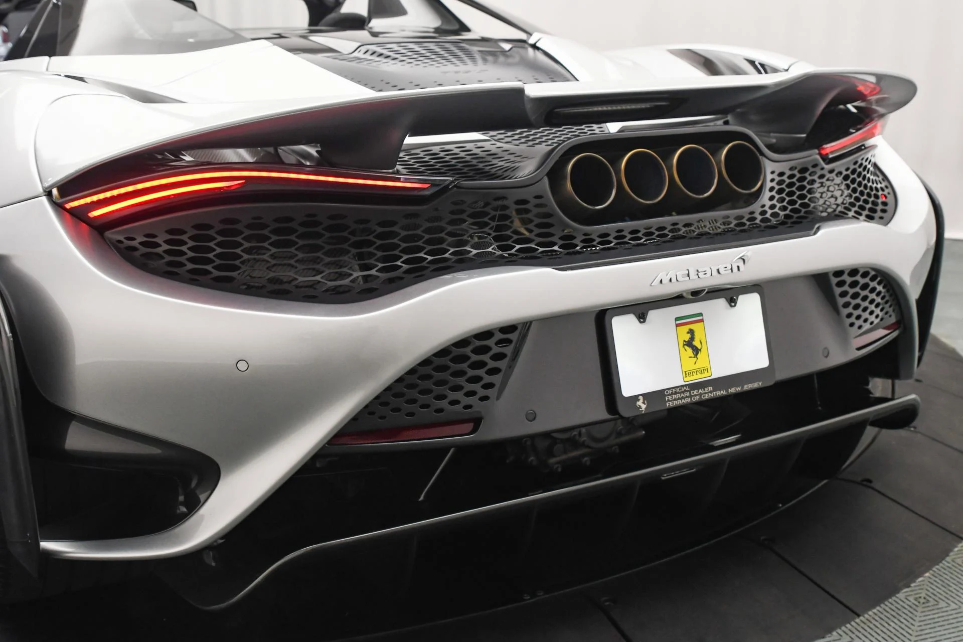 mph016_3085240694_Used_2022_Mc_Laren_765_LT_1755763722_08c96cc9fe